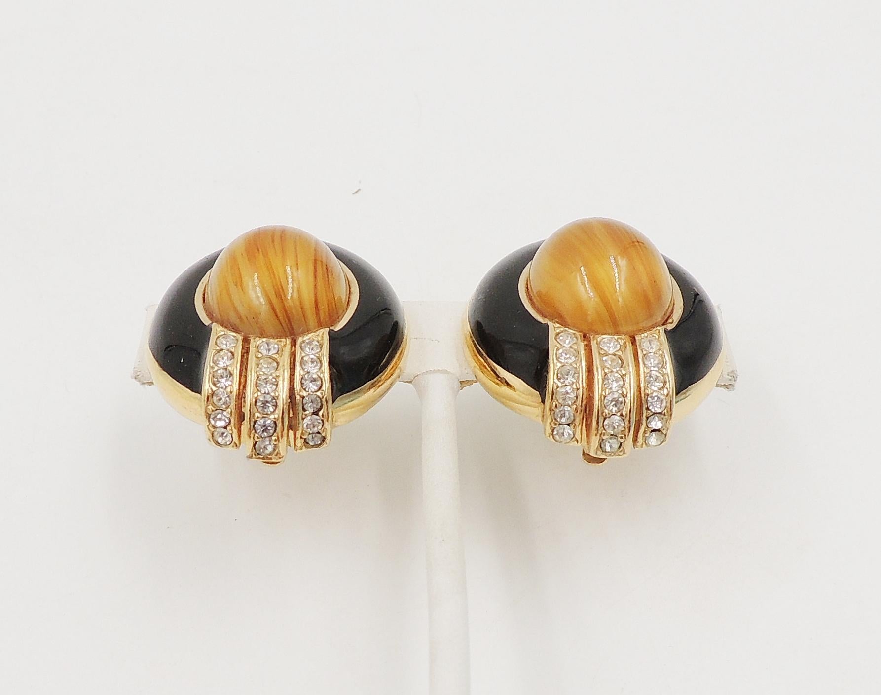 Vintage 1980s Signed Ciner Cabochon Faux-Agate & Black Enamel Earrings In Excellent Condition For Sale In Easton, PA