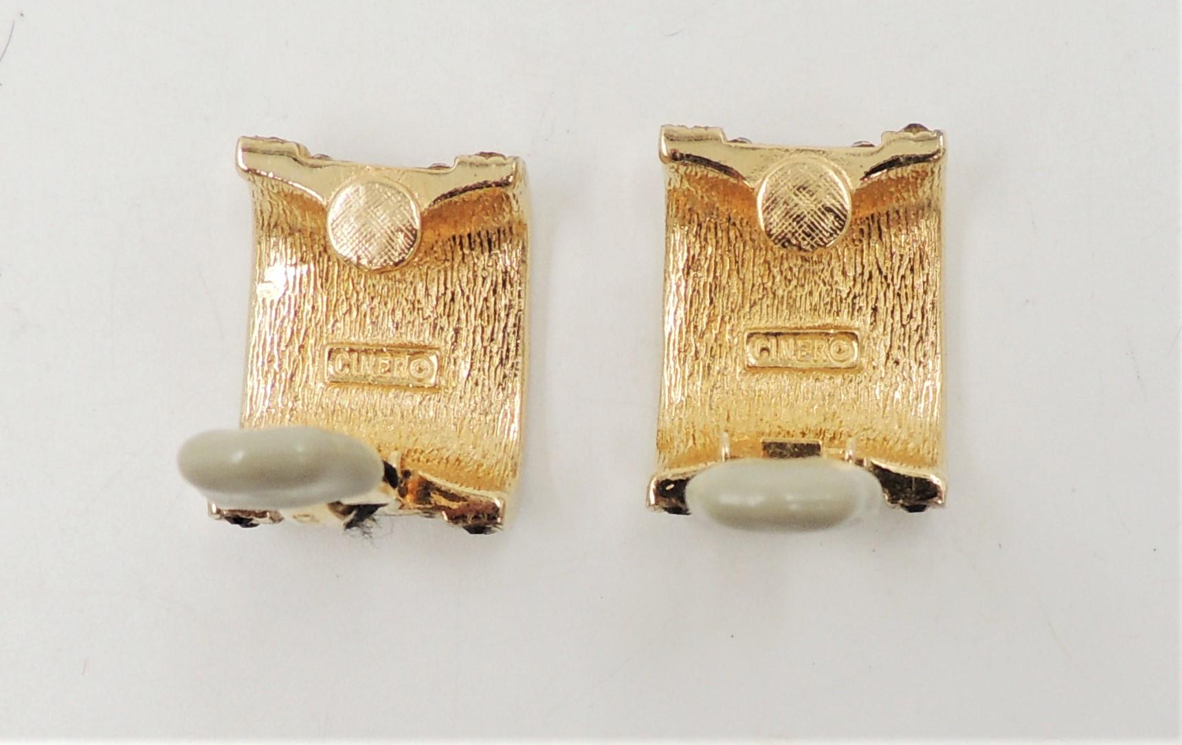 Vintage 1980s Signed Ciner Goldtone Faux-Onyx & Clear Rhinestone Earrings In Excellent Condition For Sale In Easton, PA