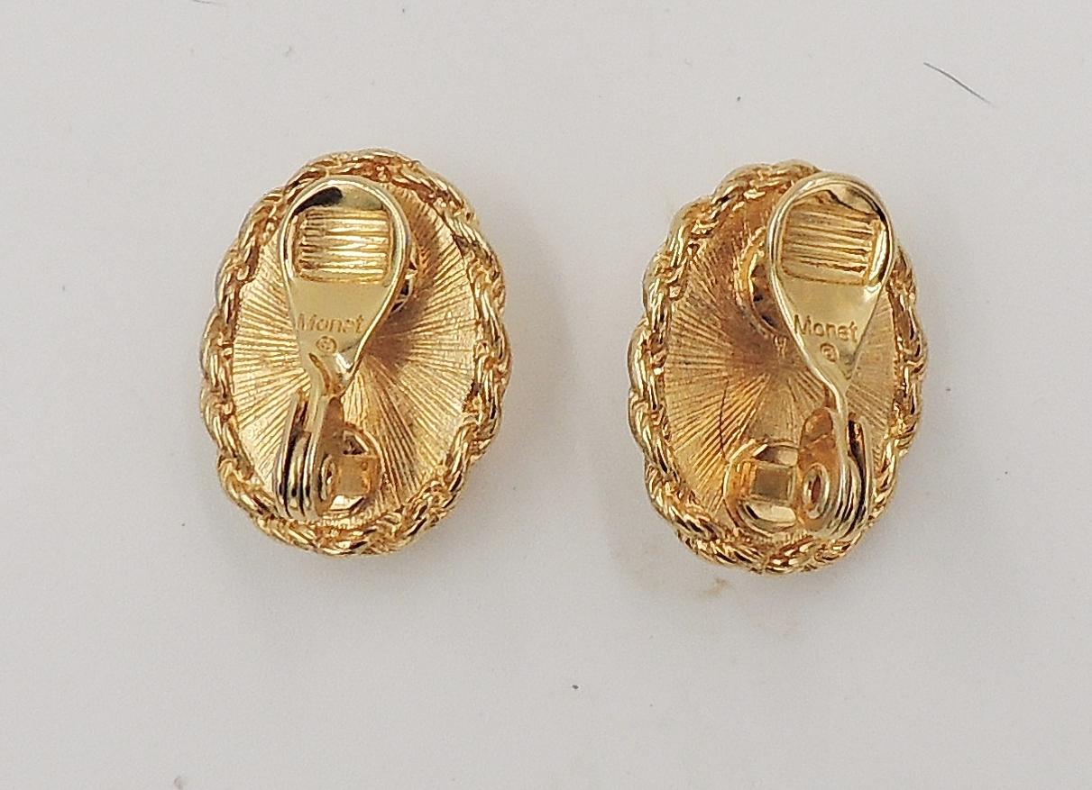 Vintage 1980s Signed Monet Goldtone Domed Checked Earrings In Excellent Condition For Sale In Easton, PA
