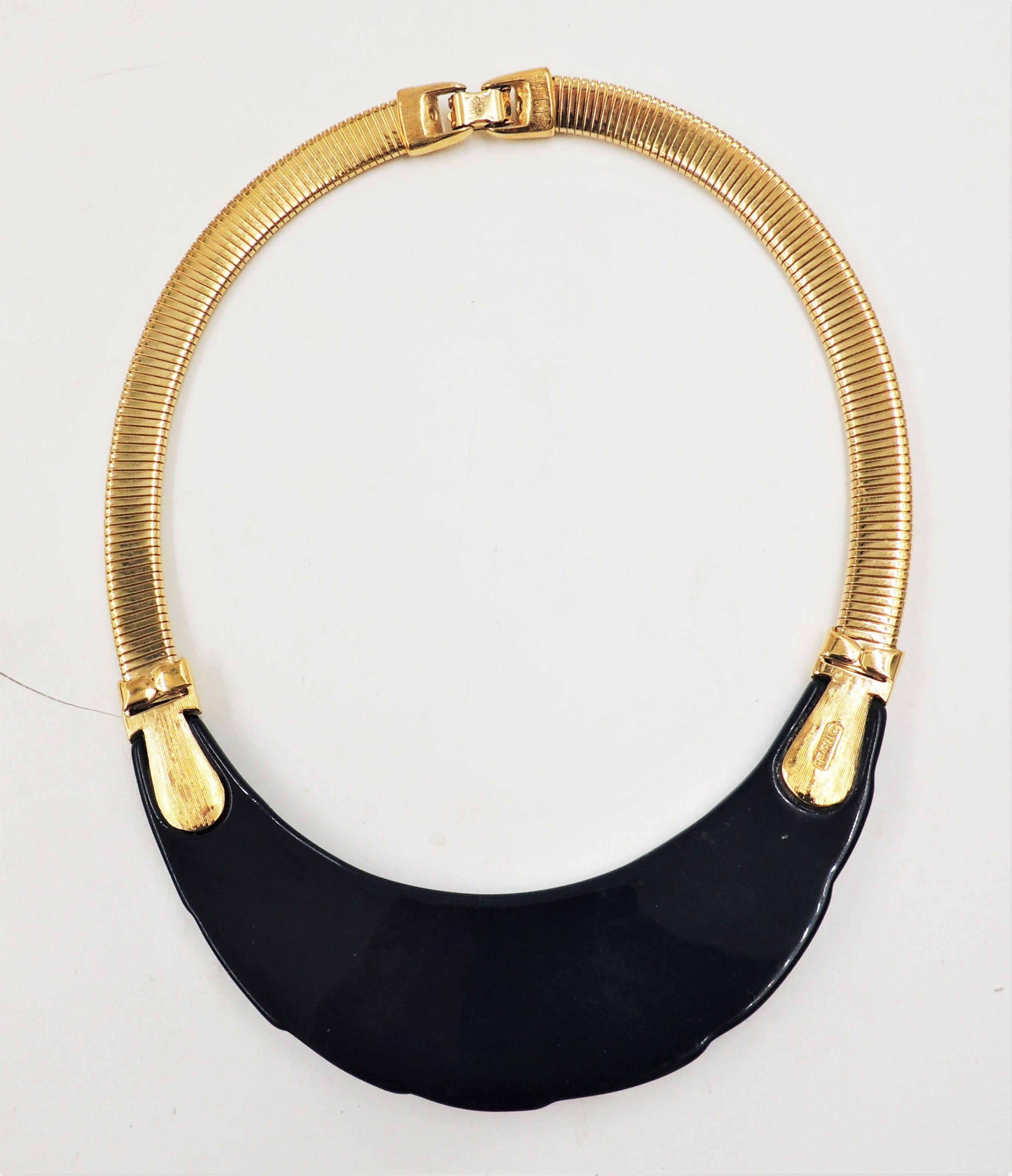 Vintage 1980s Signed Monet Goldtone Molded Navy Blue Lucite Collar Necklace For Sale 2