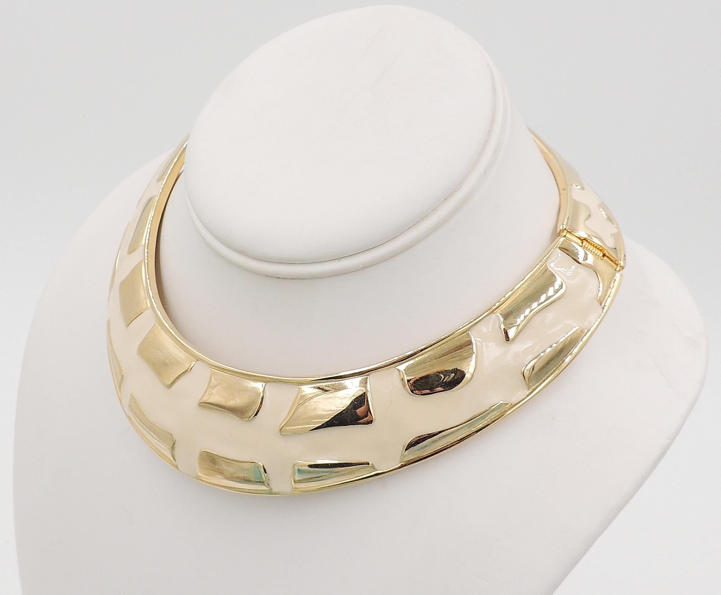 Vintage 1980s Signed Valentino Modernist White Enamel Collar Necklace In Excellent Condition For Sale In Easton, PA