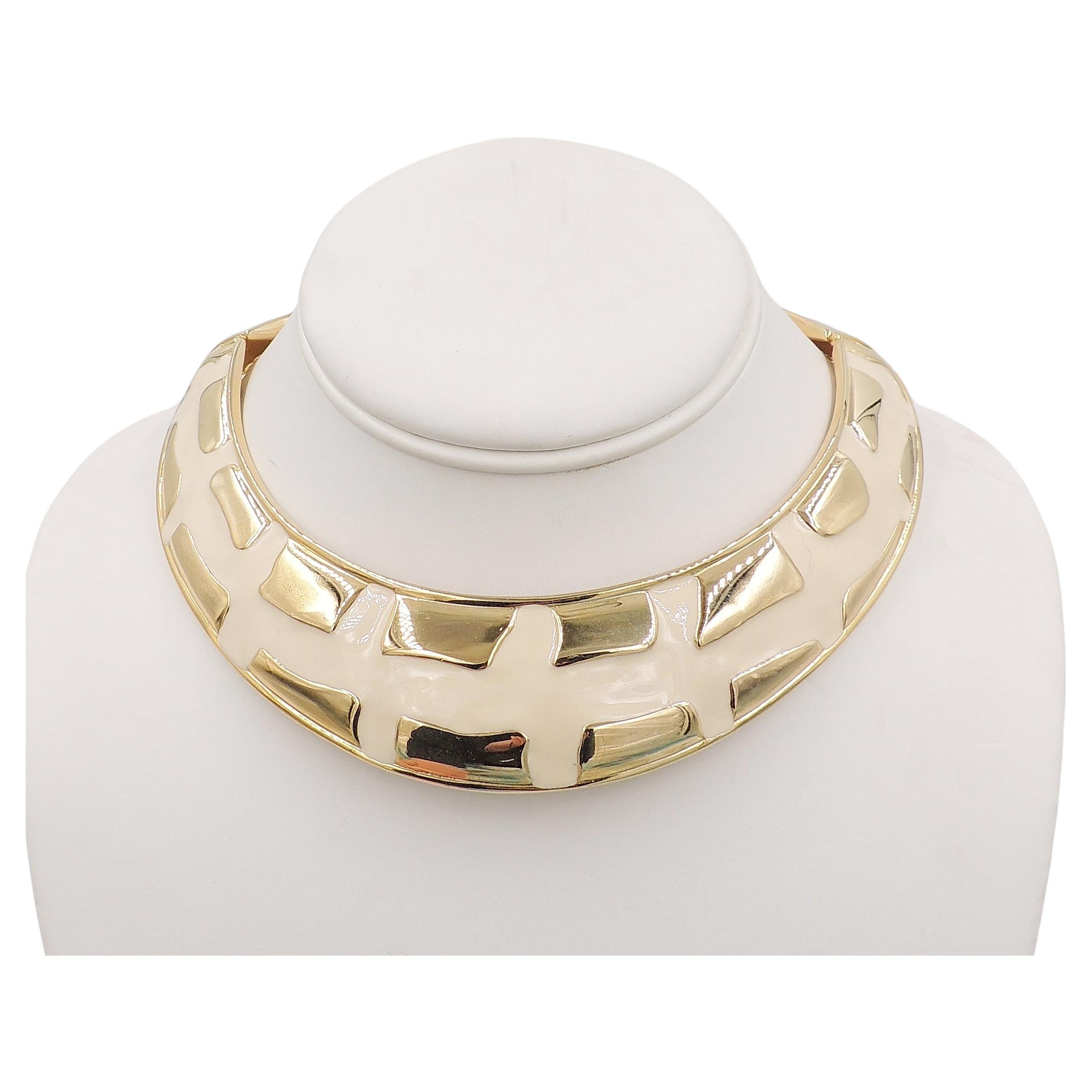 Vintage 1980s Signed Valentino Modernist White Enamel Collar Necklace en vente