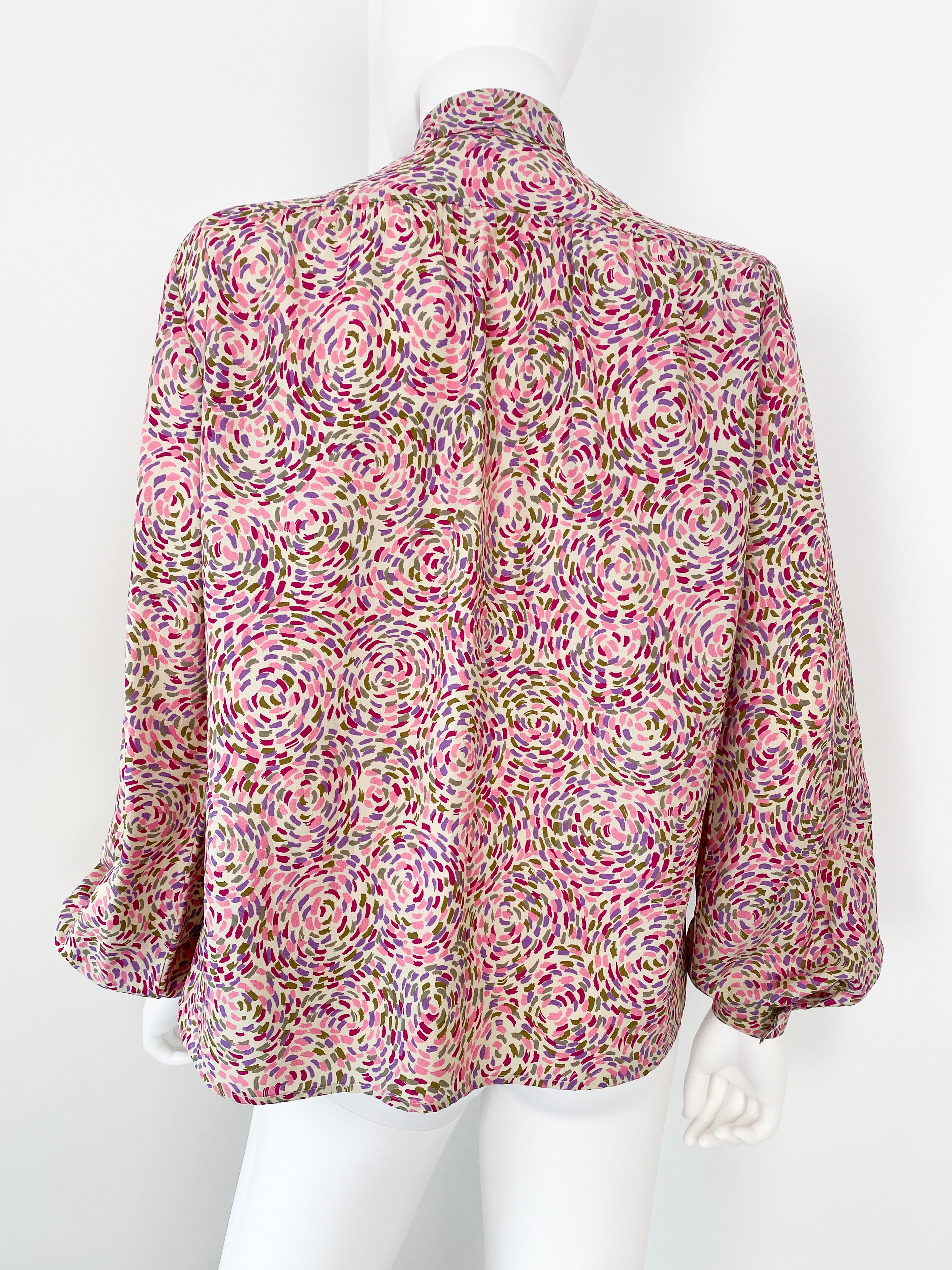 Vintage 1980s Silky Polyester Blouse Top Pink Pointillism Print Size 8 For Sale 7