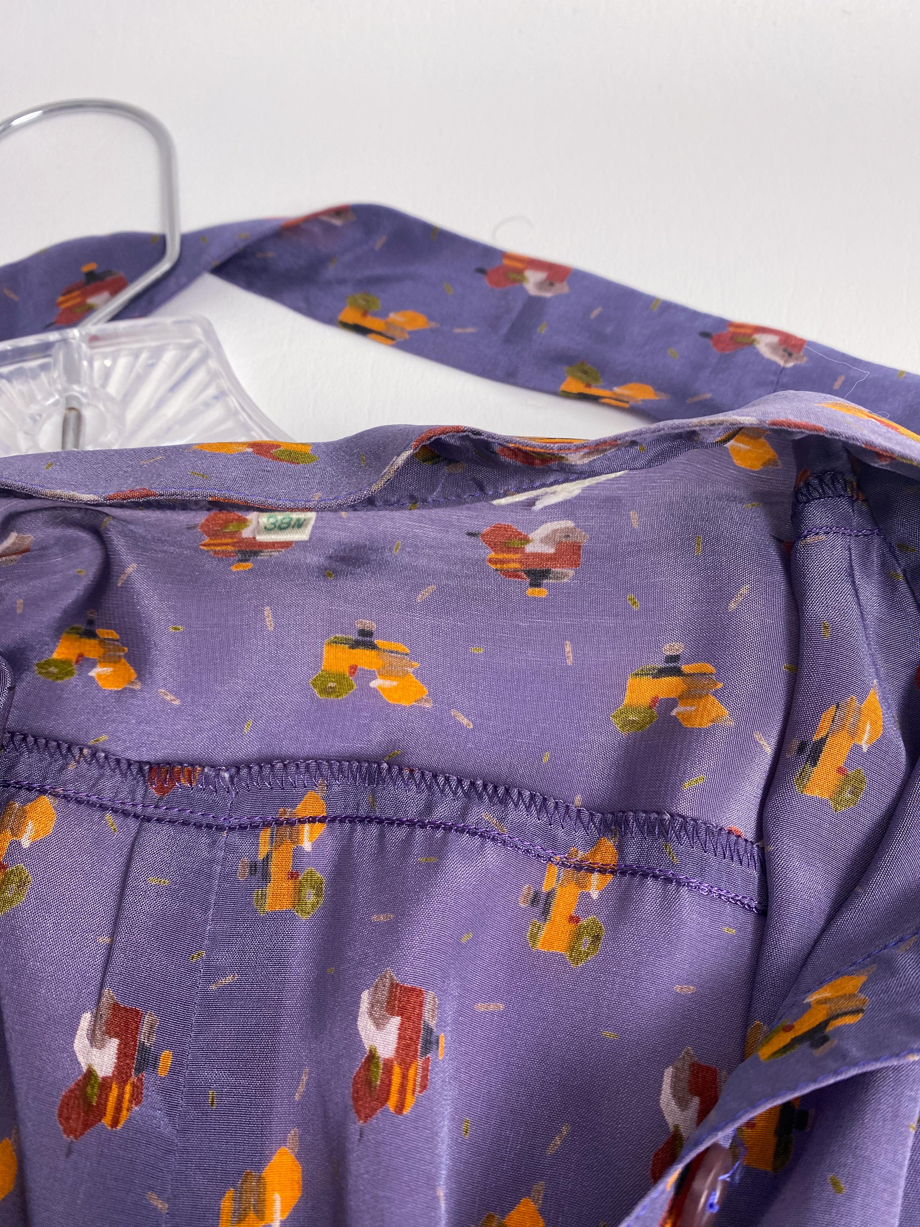 Vintage 1980s Silky Polyester Blouse Top Purple with Print Decor Size 6 For Sale 7
