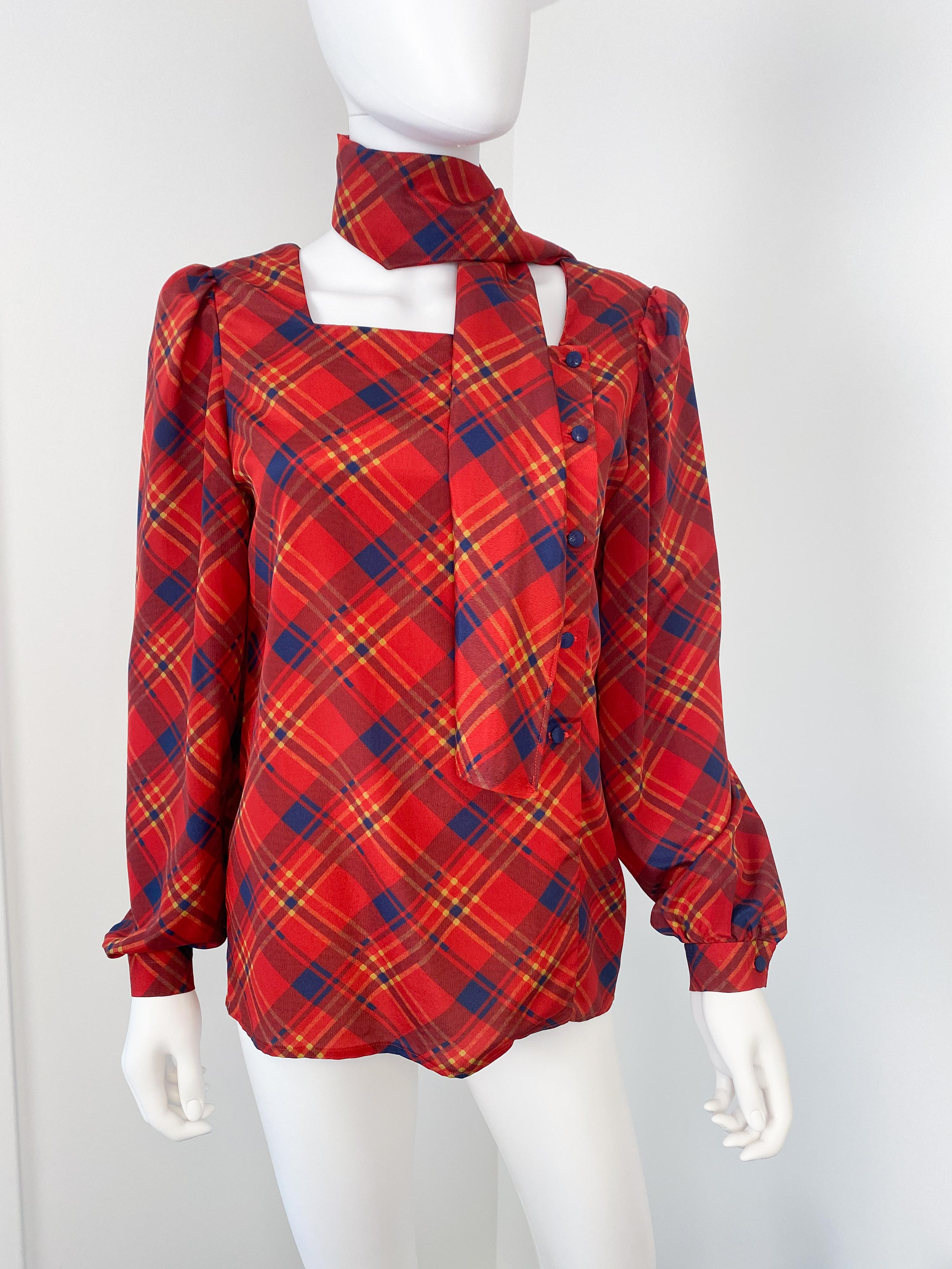 Vintage 1980s Silky Polyester Blouse Top Red and Blue Tartan Size 6/8 In Excellent Condition For Sale In Atlanta, GA