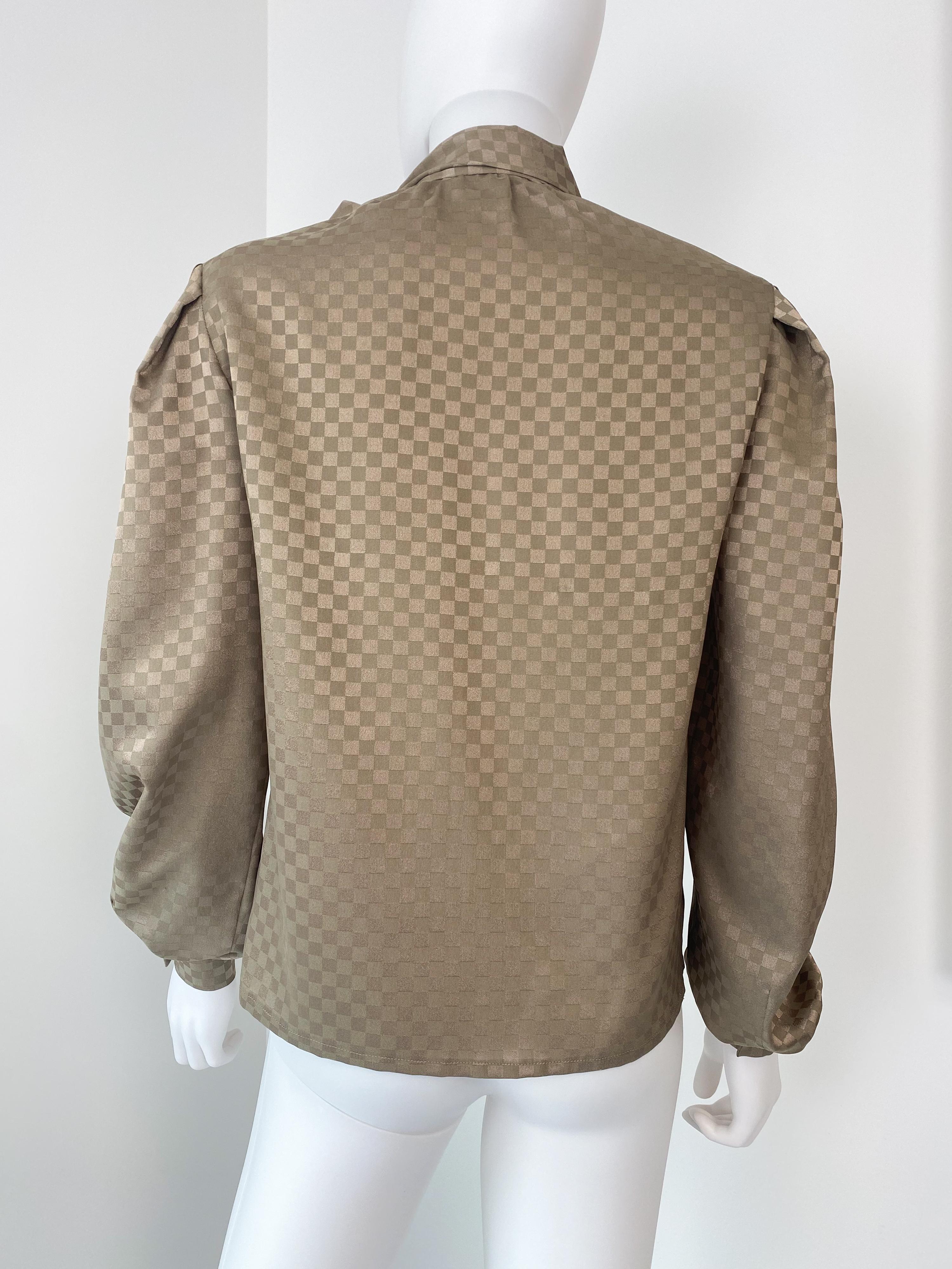 Vintage anni '80: camicetta con fiocco in poliestere marrone con stampa geometrica Taglia 6/8 in vendita 4