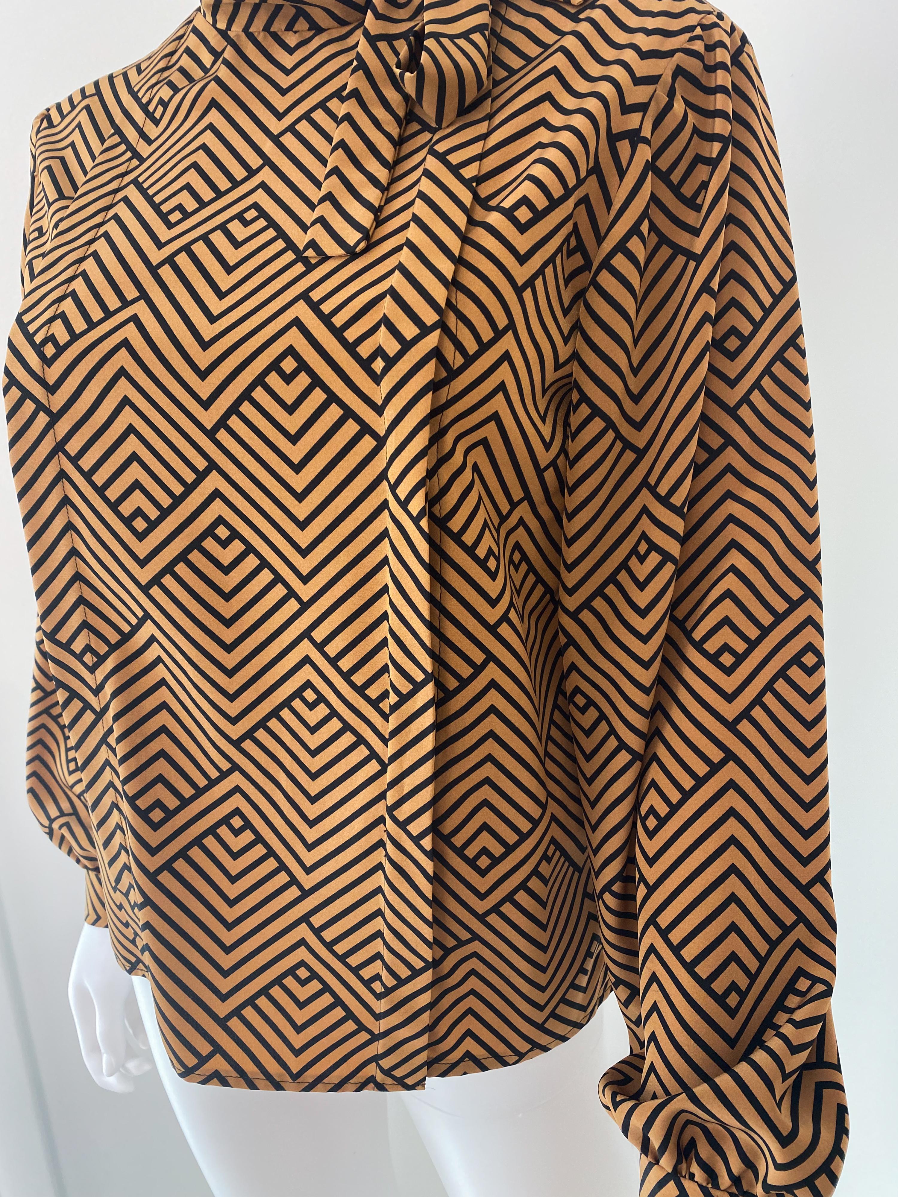 Donna Camicetta con fiocco in poliestere setoso anni '80, ZigZag Orange, taglia 6/8 in vendita