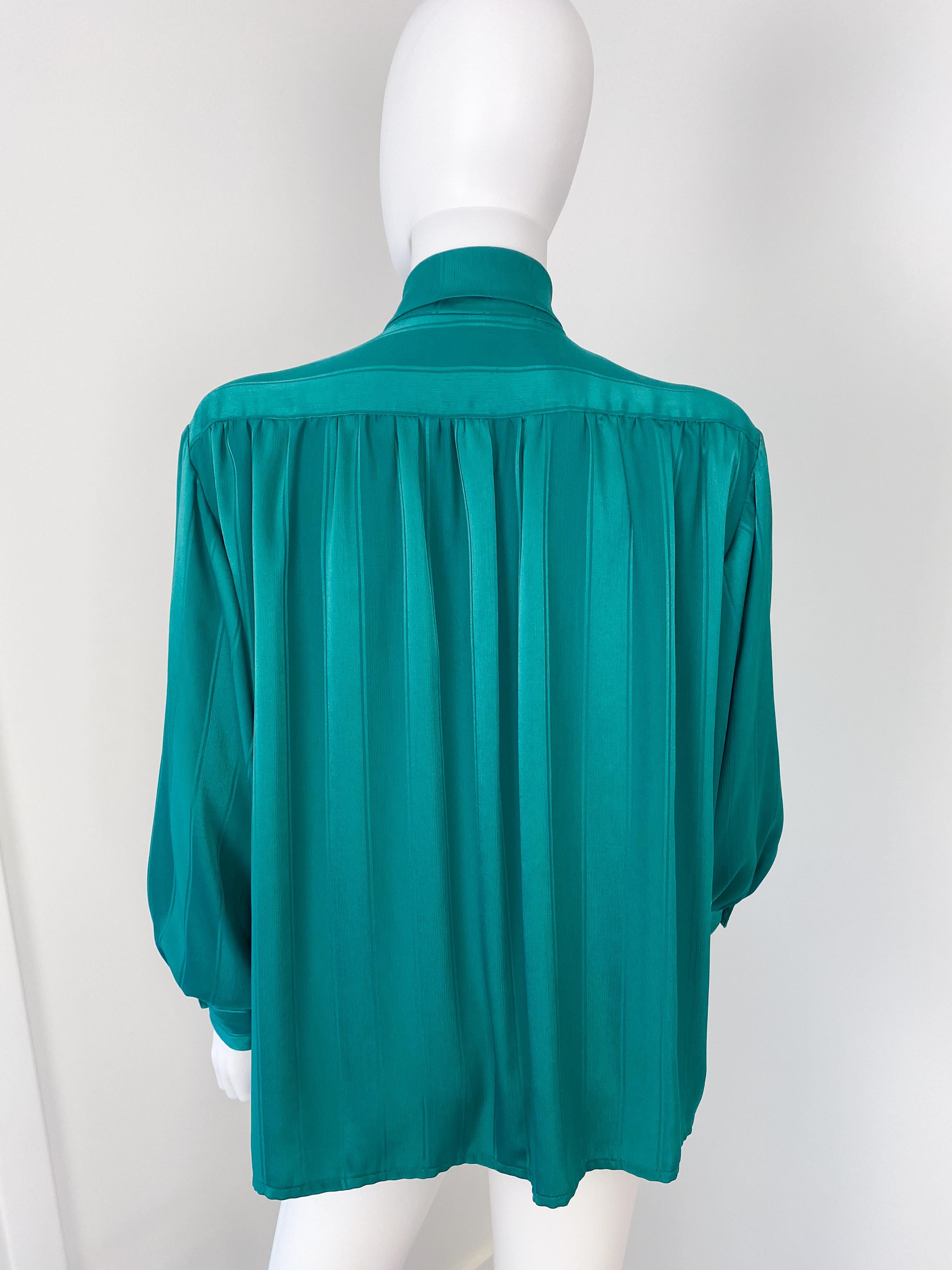 Vintage 1980s Silky Polyester Bow Blouse Top Emerald Green Stripes Size 12/14 For Sale 7