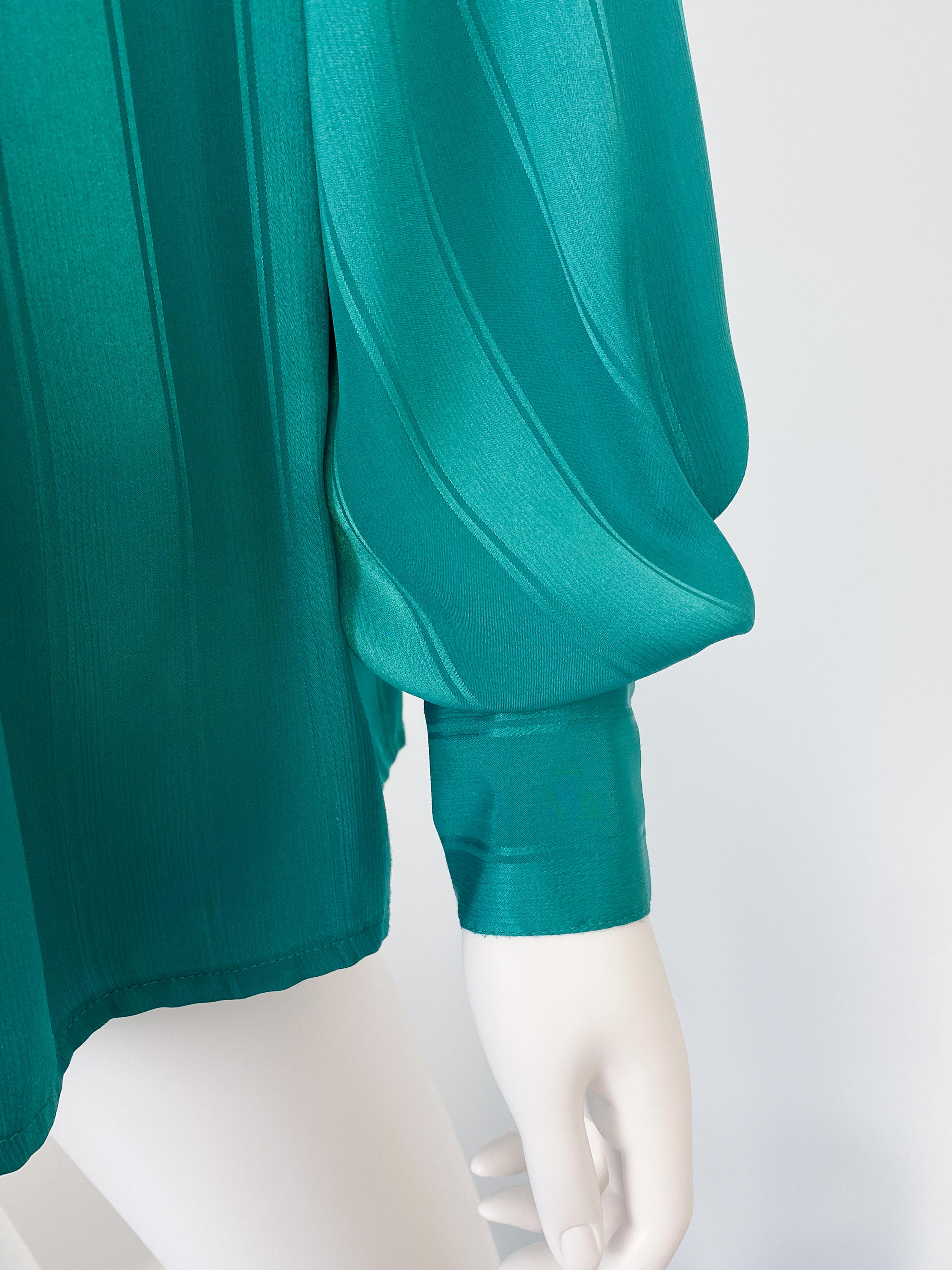 Vintage 1980s Silky Polyester Bow Blouse Top Emerald Green Stripes Size 12/14 For Sale 1