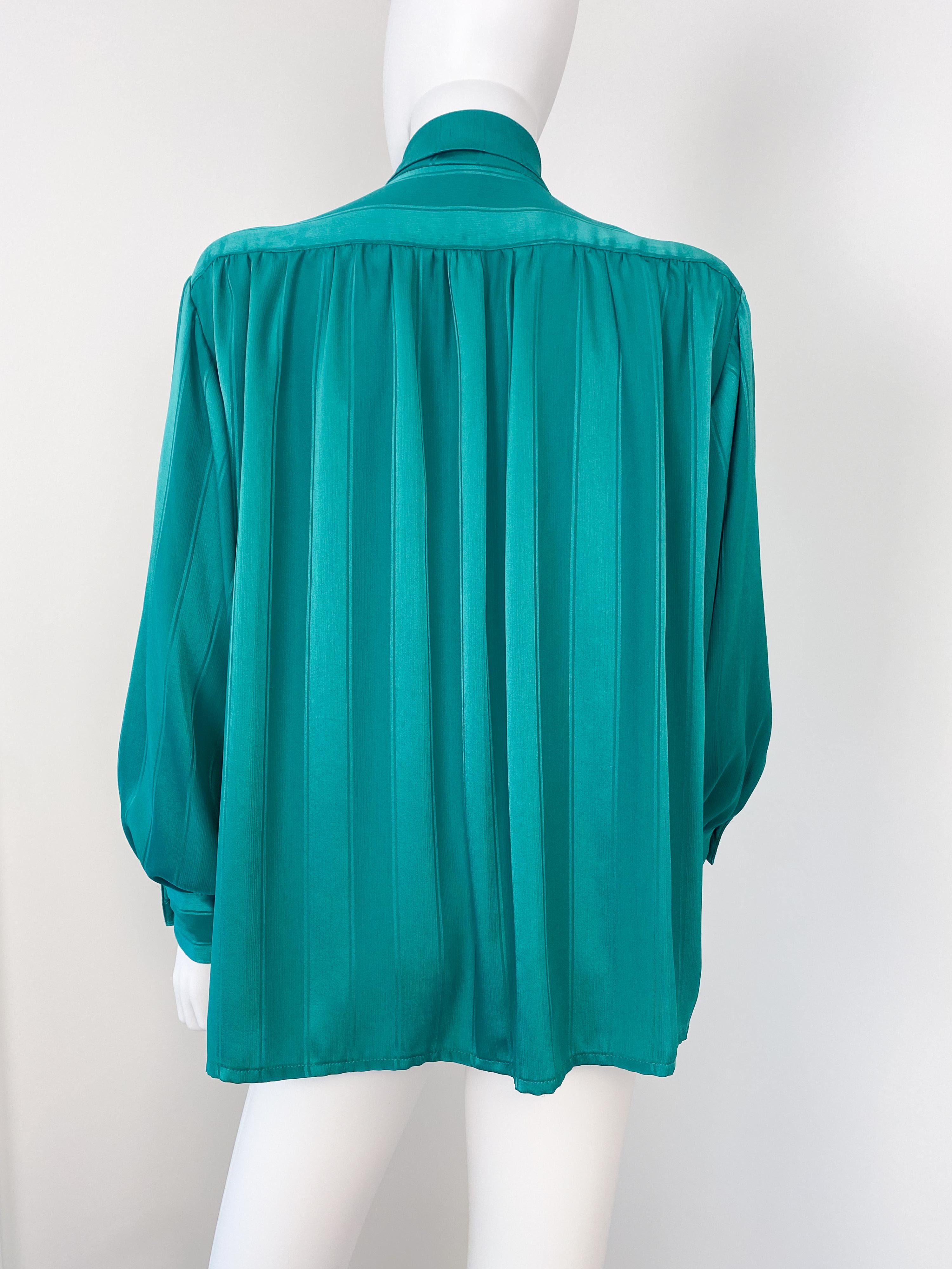 Vintage 1980s Silky Polyester Bow Blouse Top Emerald Green Stripes Size 12/14 For Sale 5
