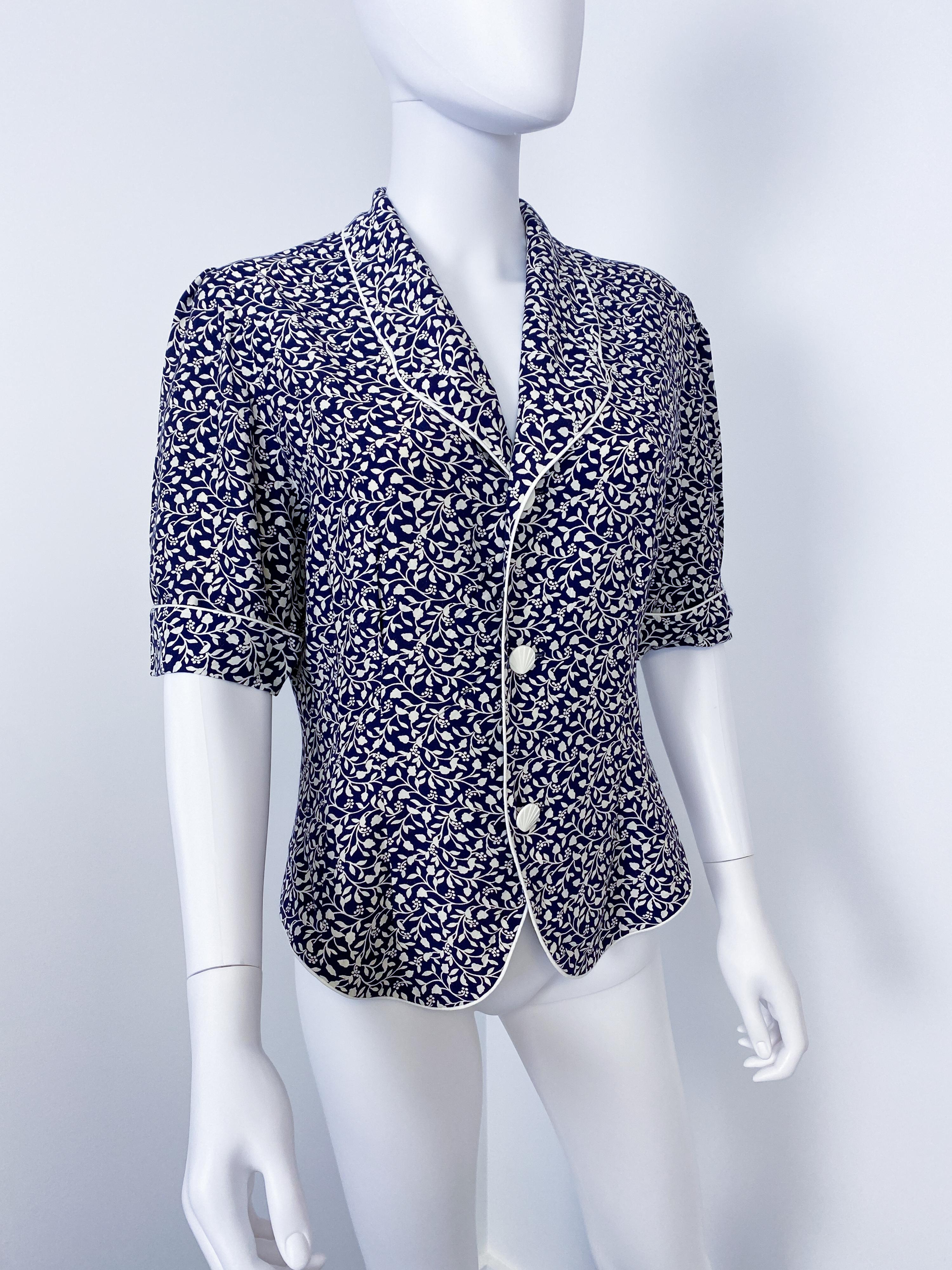 Tailleur jupe bleu et blanc en viscose soie des années 1980 avec manches courtes Taille 8 en vente 10