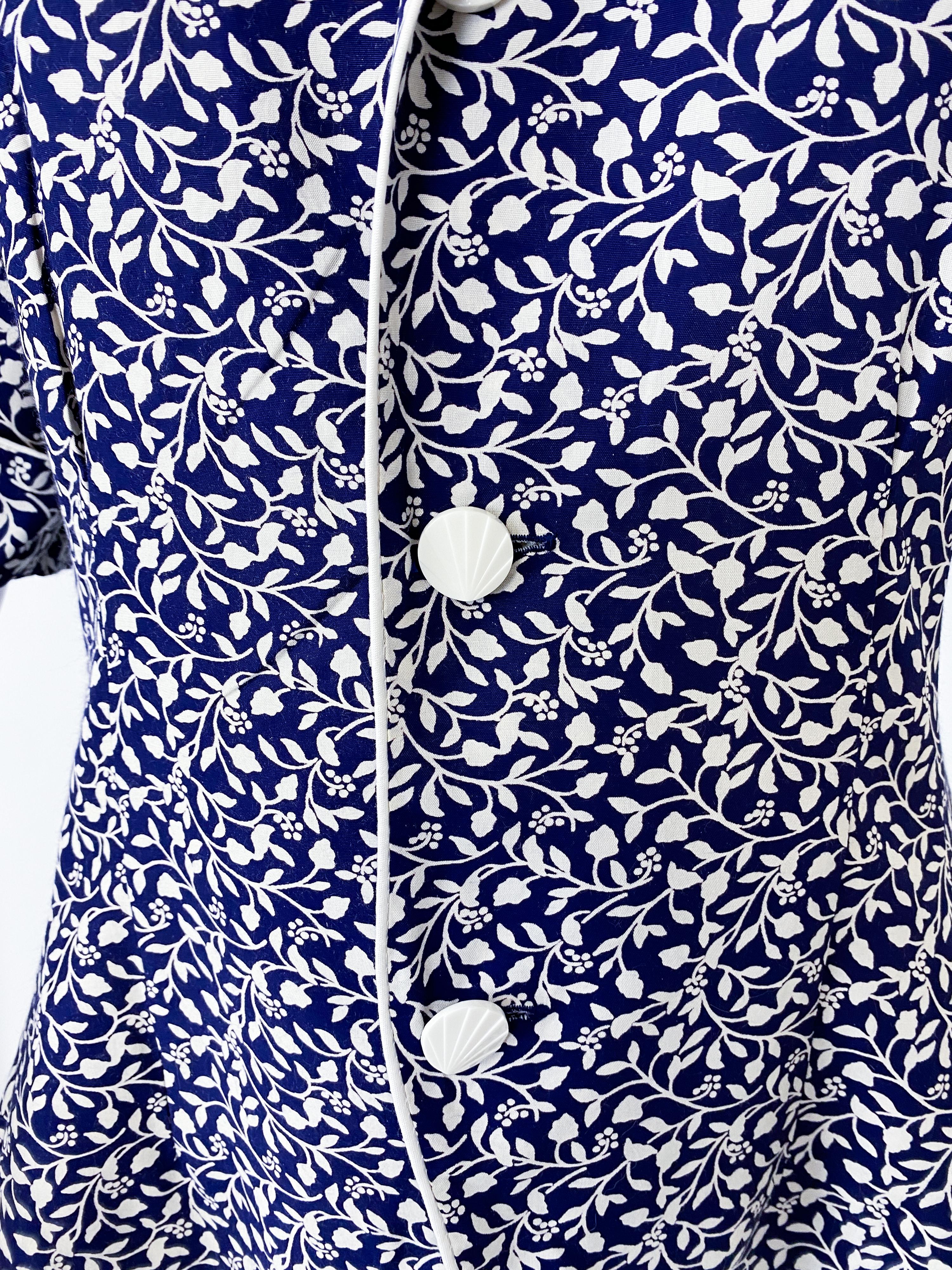 Tailleur jupe bleu et blanc en viscose soie des années 1980 avec manches courtes Taille 8 en vente 11