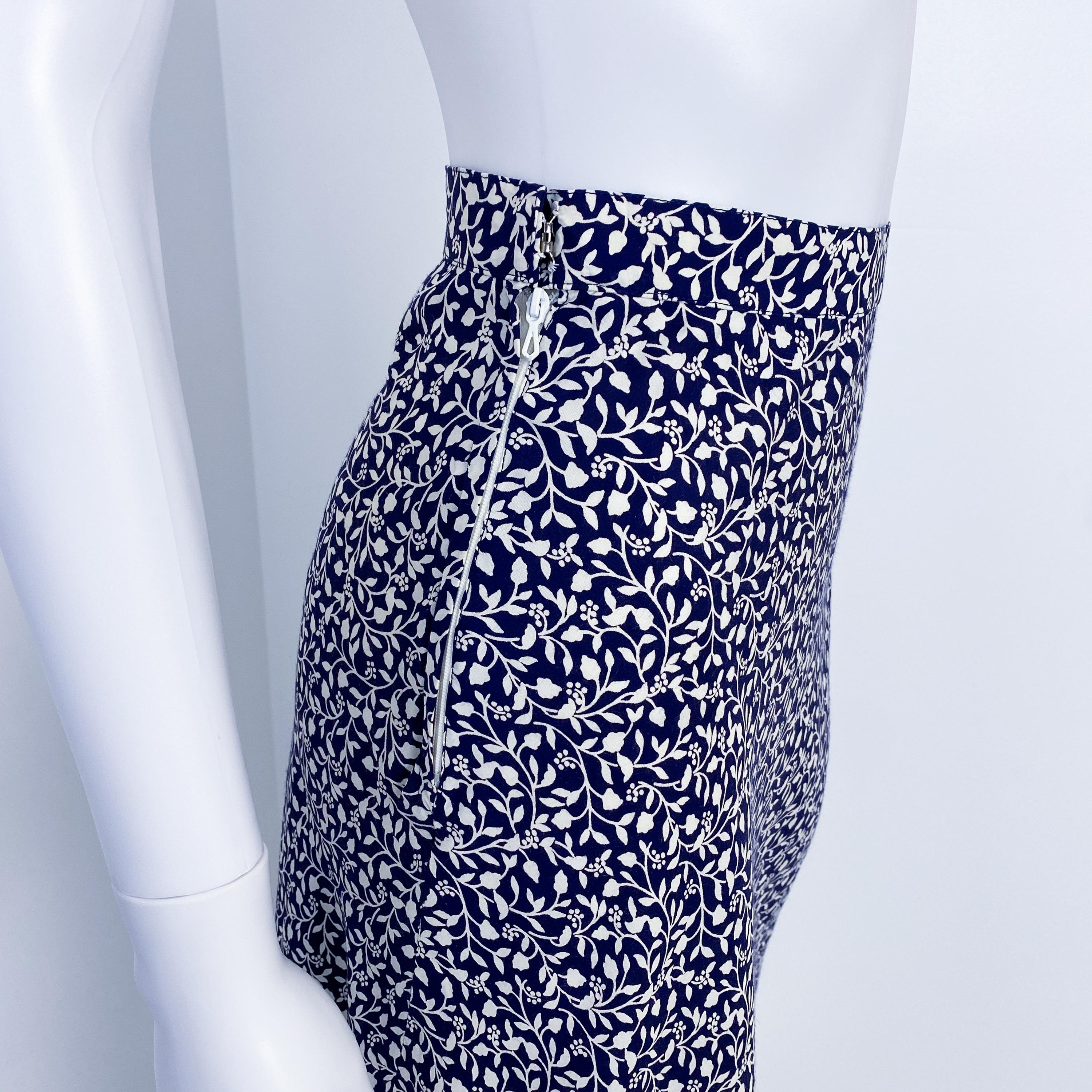 Tailleur jupe bleu et blanc en viscose soie des années 1980 avec manches courtes Taille 8 en vente 13