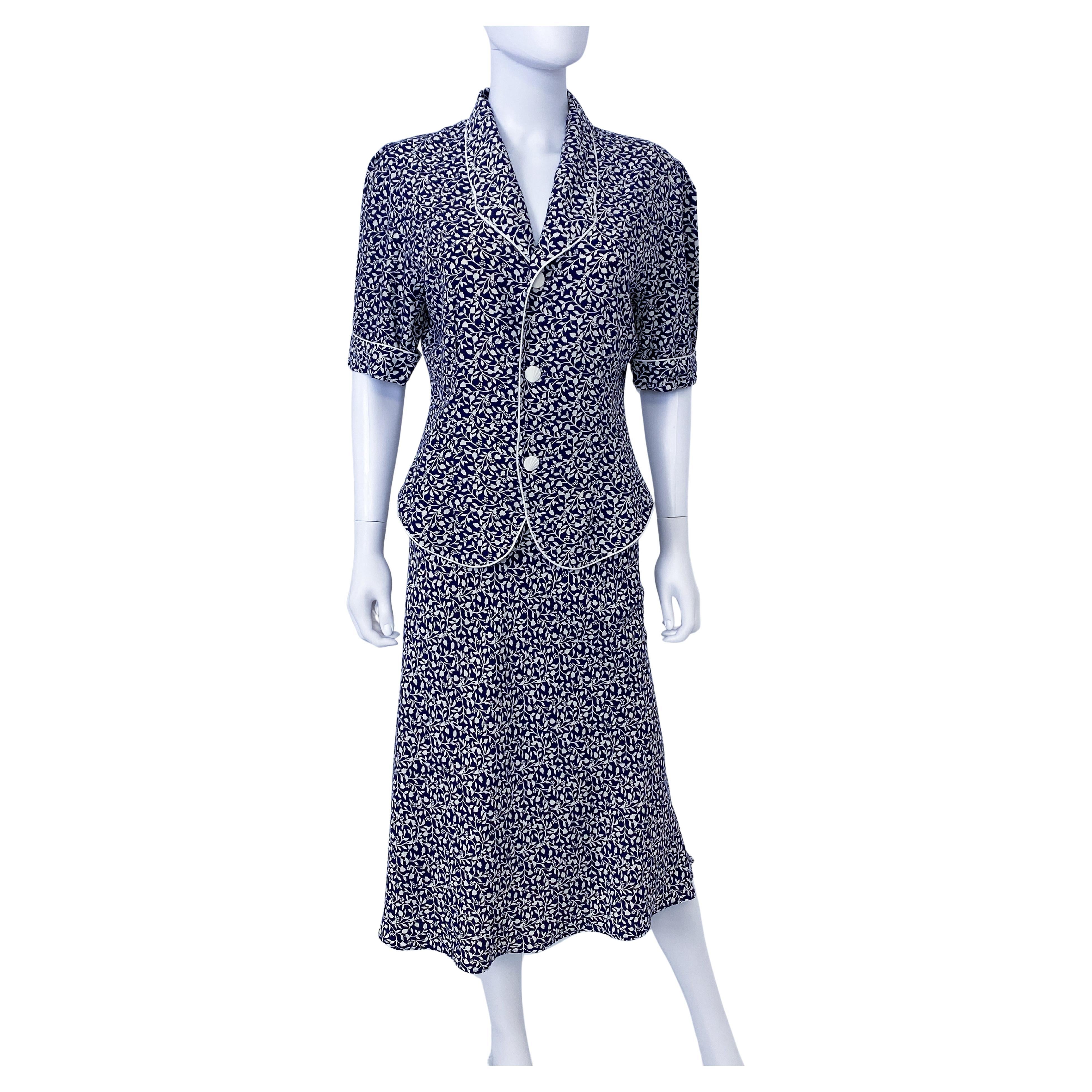 1980s Silky Viscose Blue and White Skirt Suit with Short Sleeves Size 8