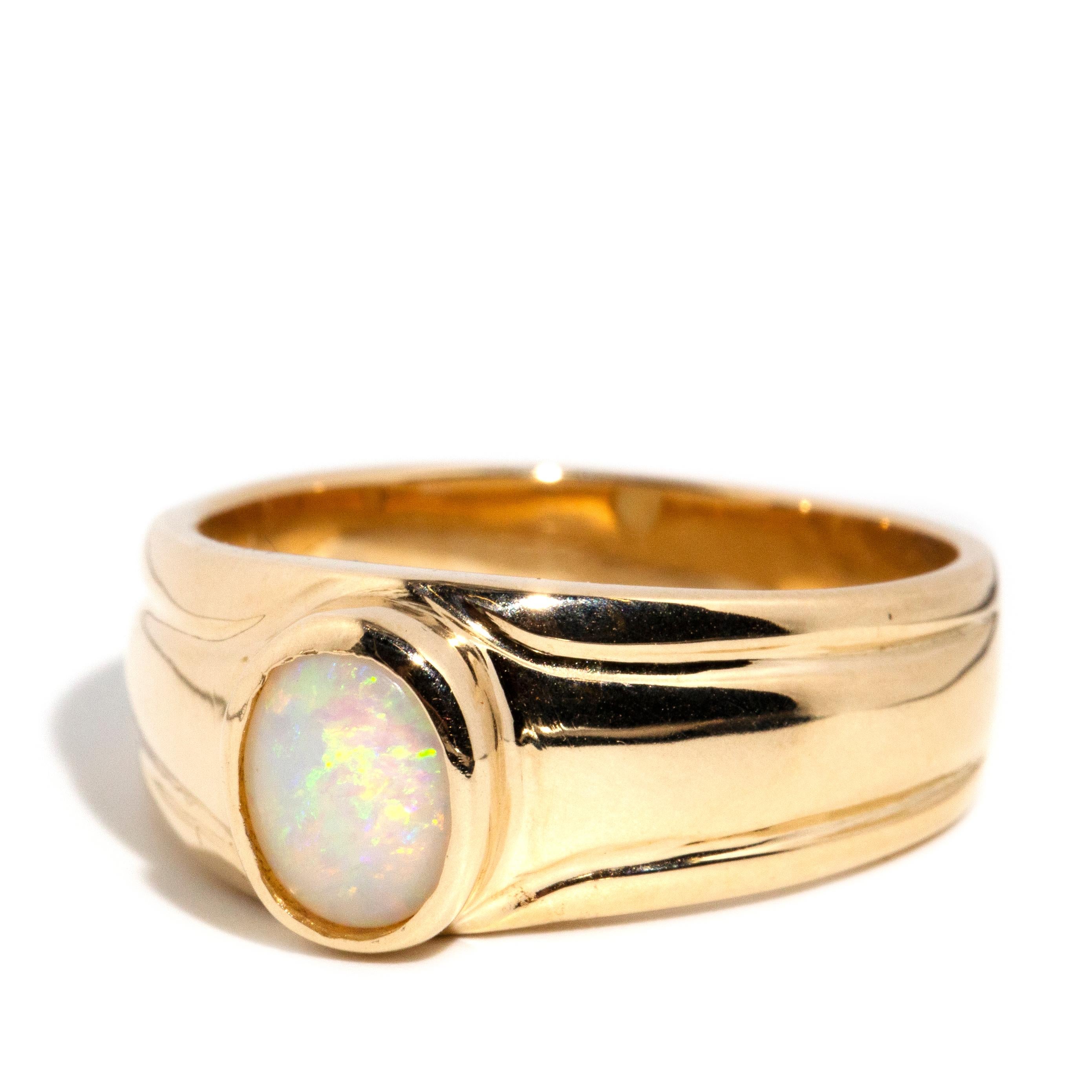 Cabochon Vintage 1980s Solid Australian Crystal Opal Grooved Ring 9 Carat Yellow Gold For Sale