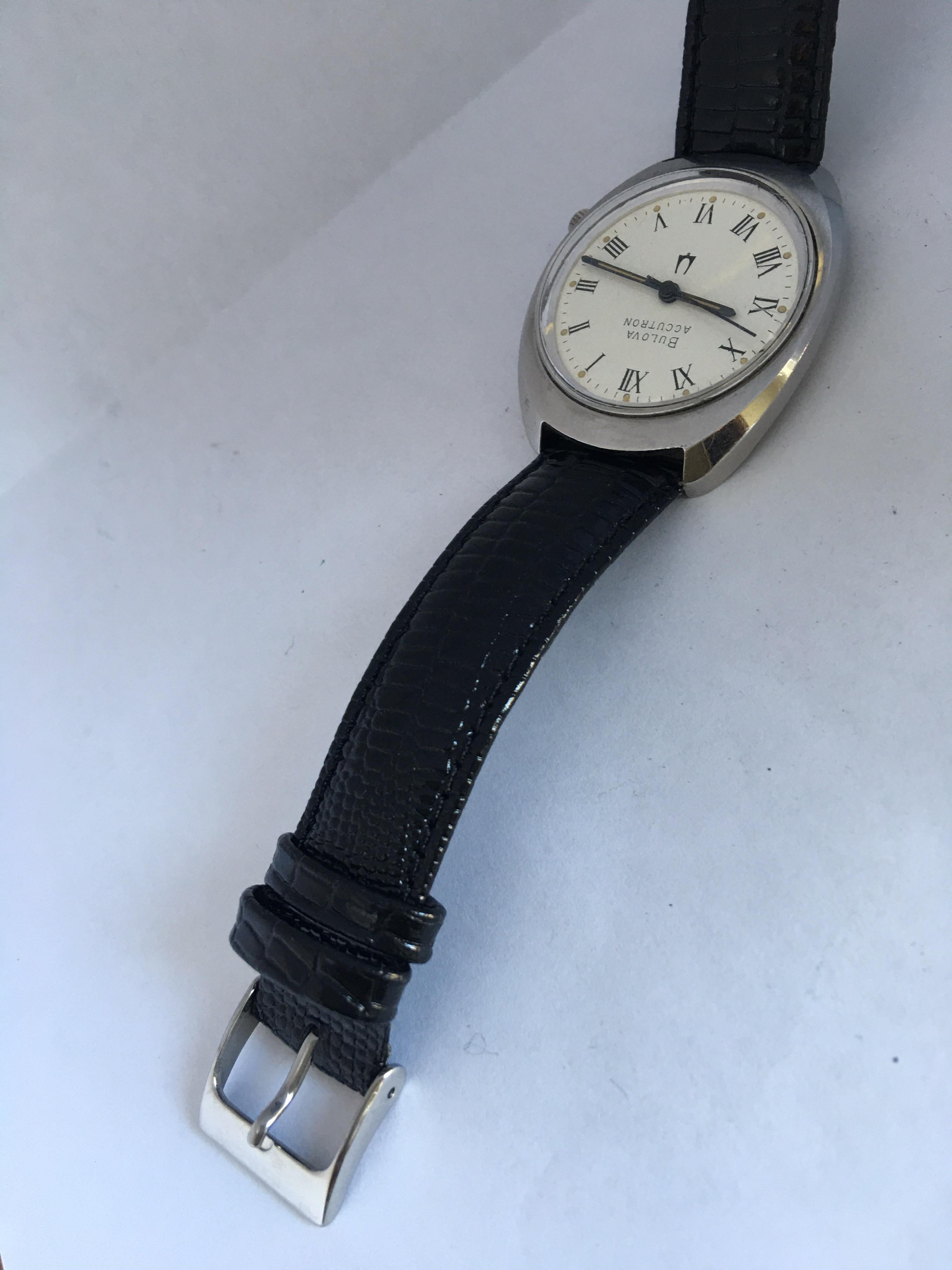 Vintage 1980s Stainless Steel Bulova Accutron Watch For Sale 8