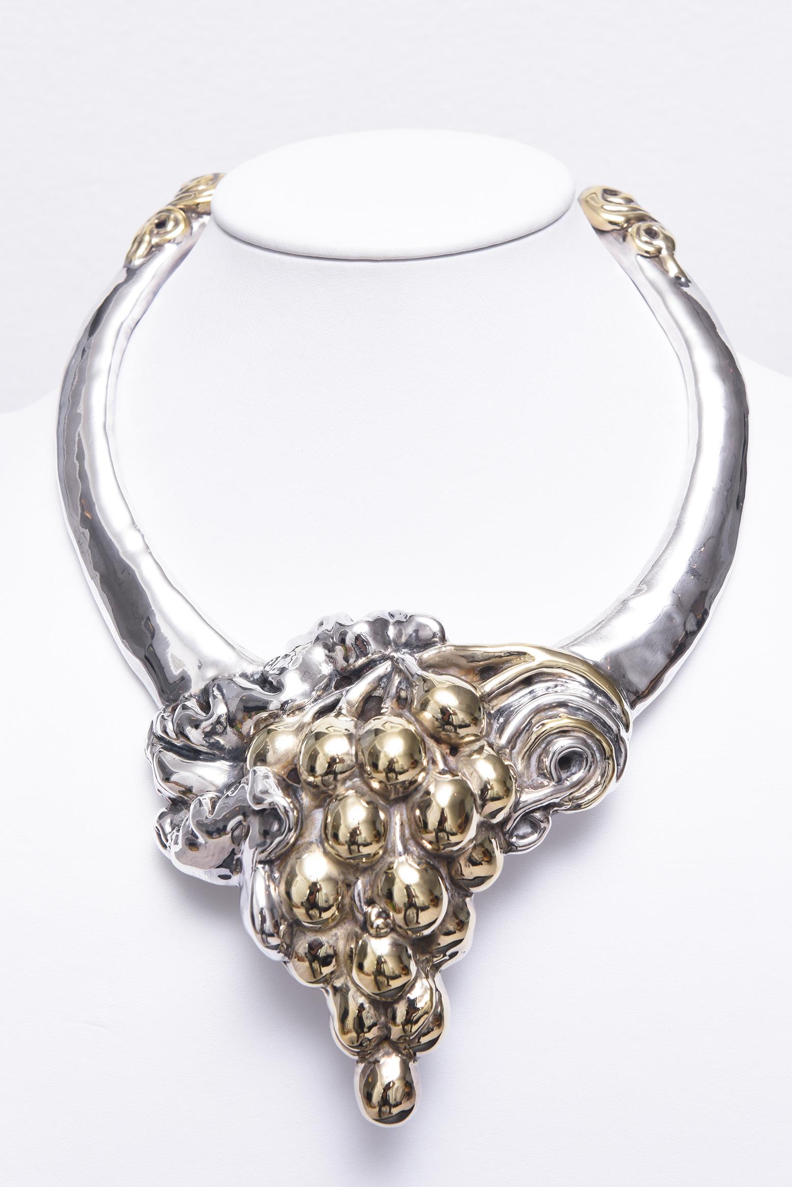 Vintage 1980s Sterling Silver Bib Necklace With Structural Grape Design in vendita 8