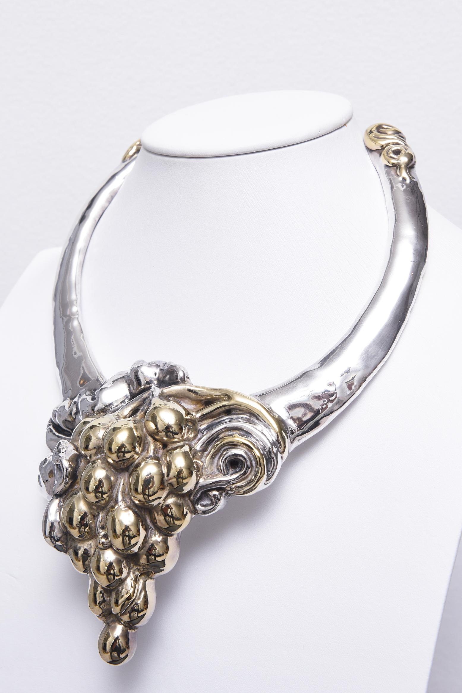 Vintage 1980s Sterling Silver Bib Necklace With Structural Grape Design in vendita 9