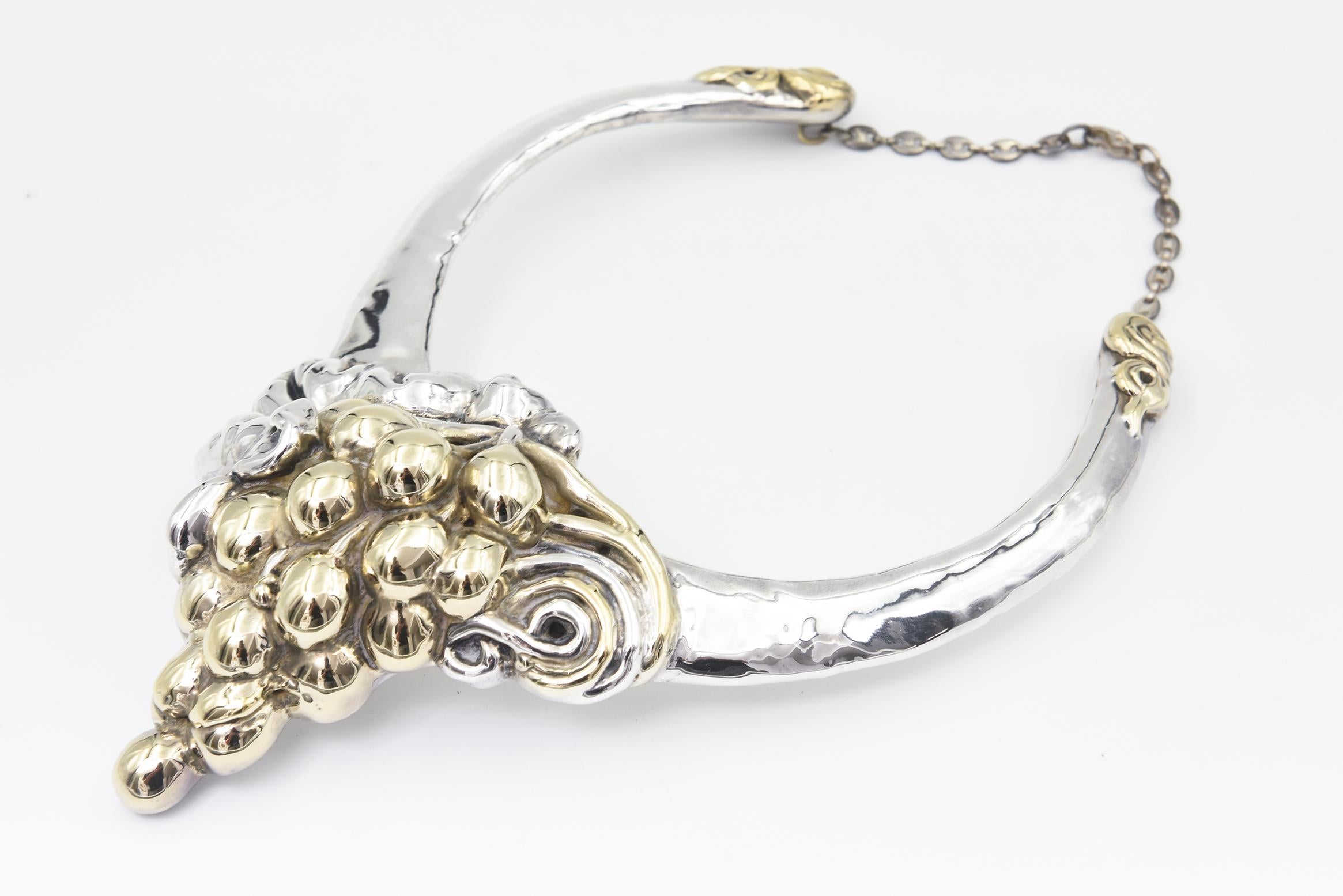 Vintage 1980s Sterling Silver Bib Necklace With Structural Grape Design in vendita 1