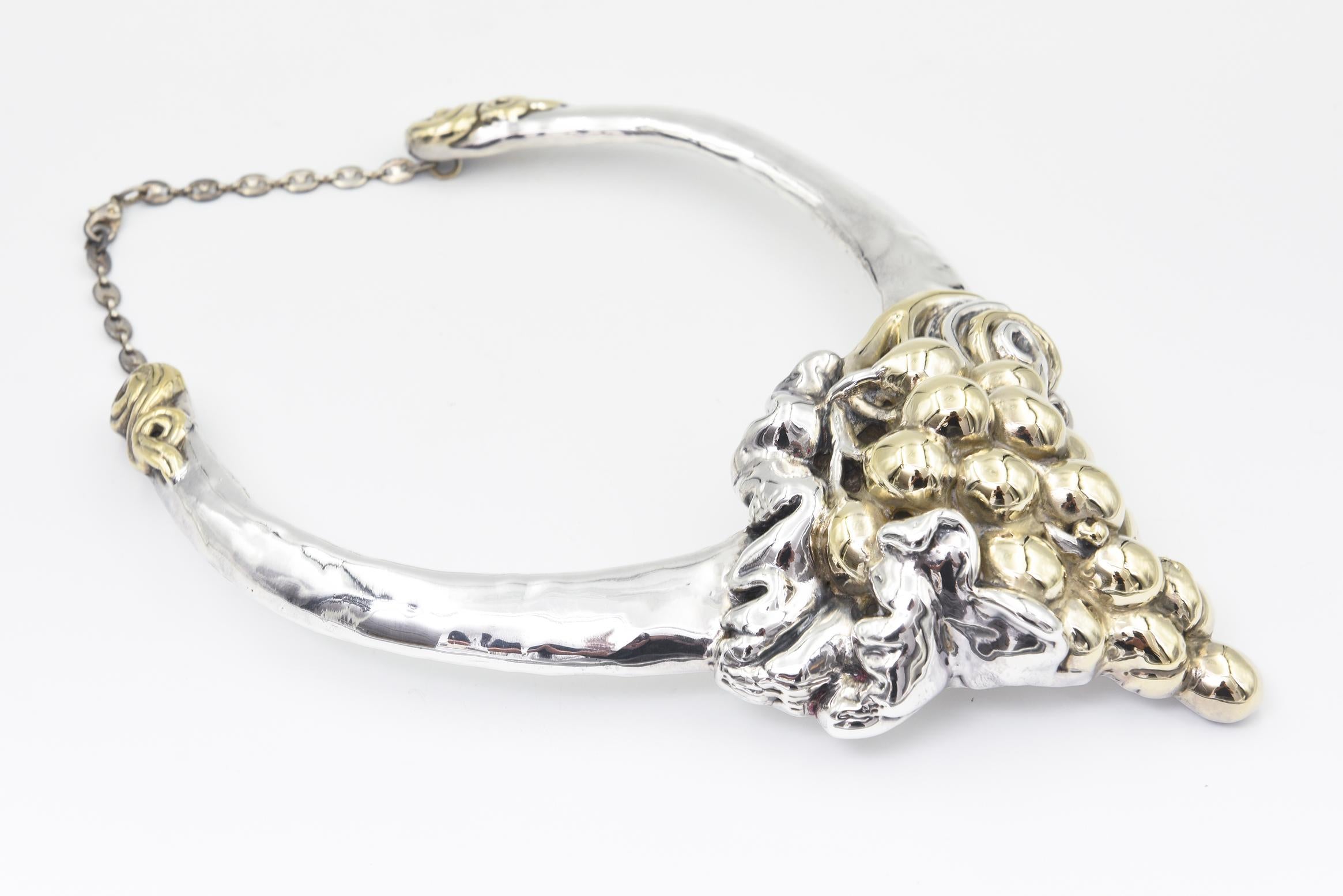Vintage 1980s Sterling Silver Bib Necklace With Structural Grape Design in vendita 3