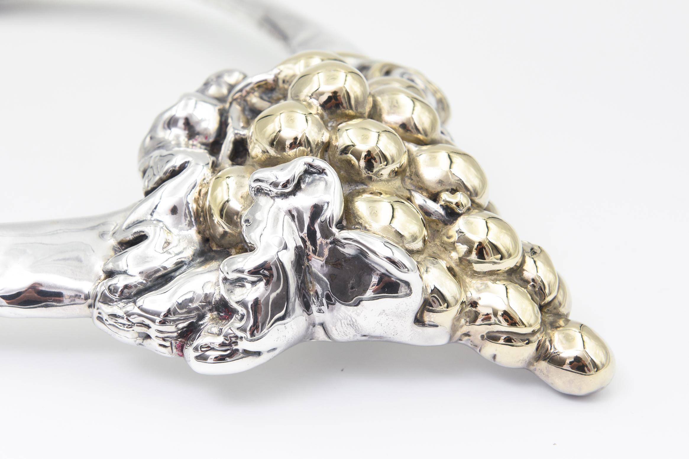 Vintage 1980s Sterling Silver Bib Necklace With Structural Grape Design in vendita 4