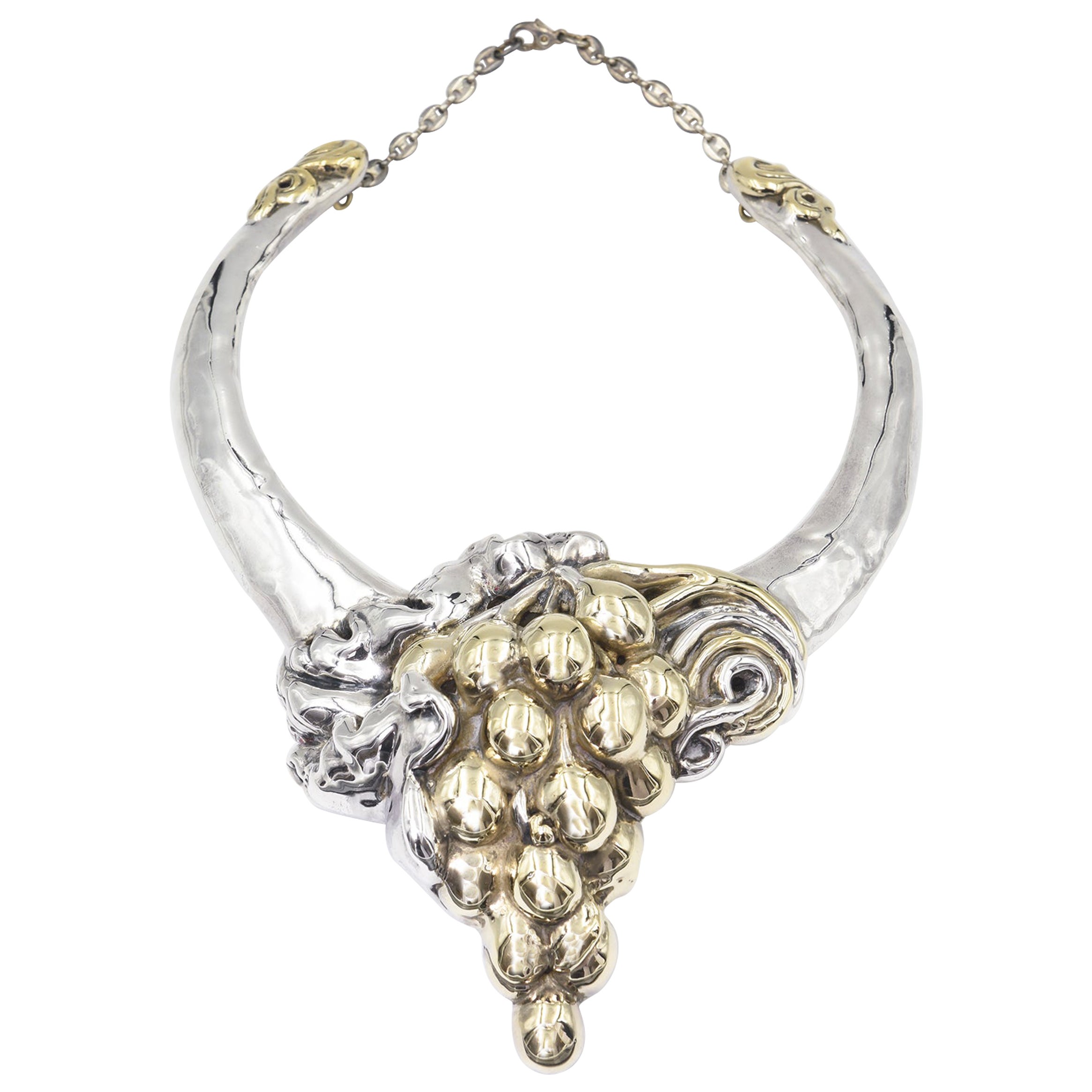 Vintage 1980s Sterling Silver Bib Necklace With Structural Grape Design in vendita