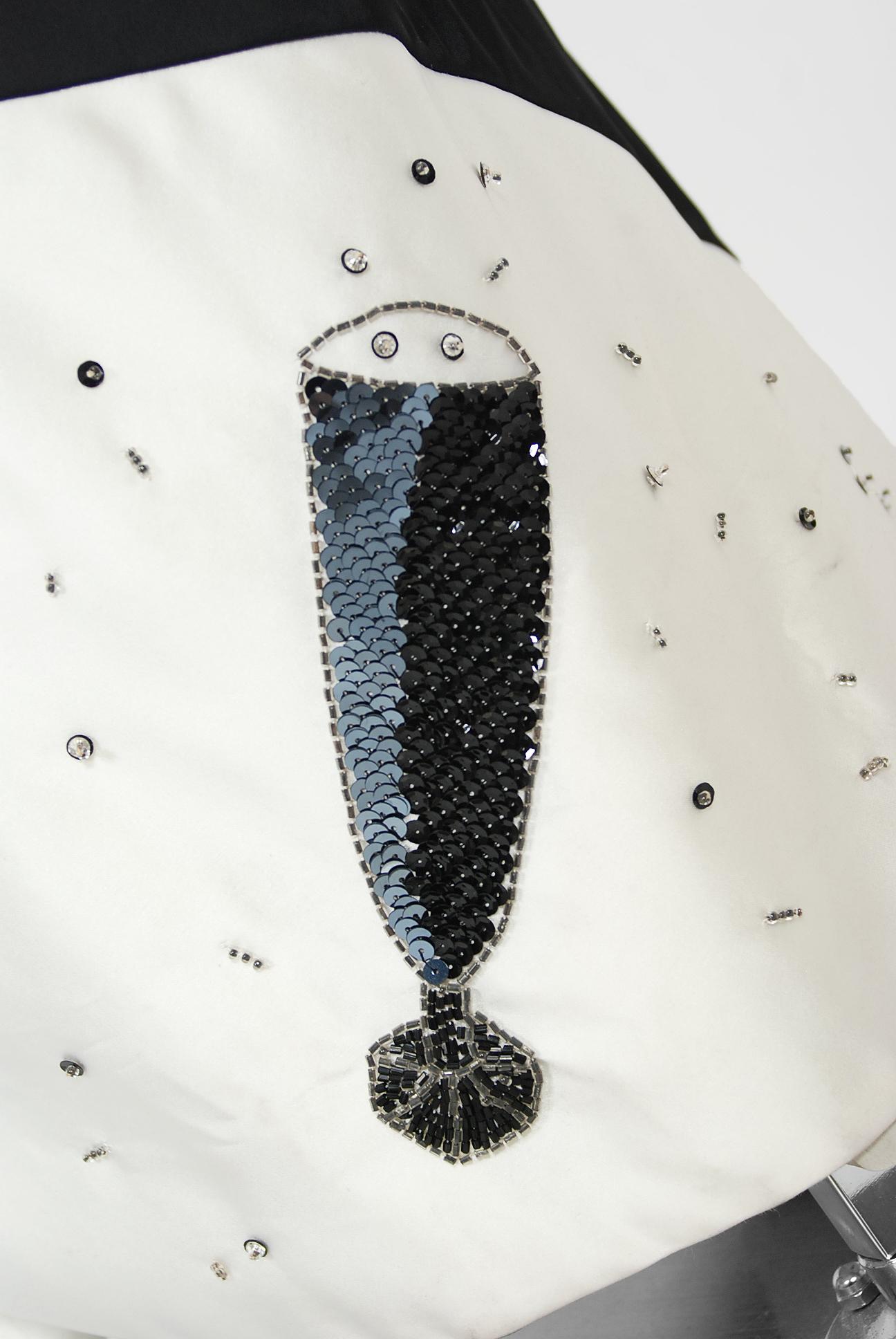 Robe de soirée vintage Paris Couture des années 1980, noire et blanche avec lunettes de champagne fantaisie en vente 5
