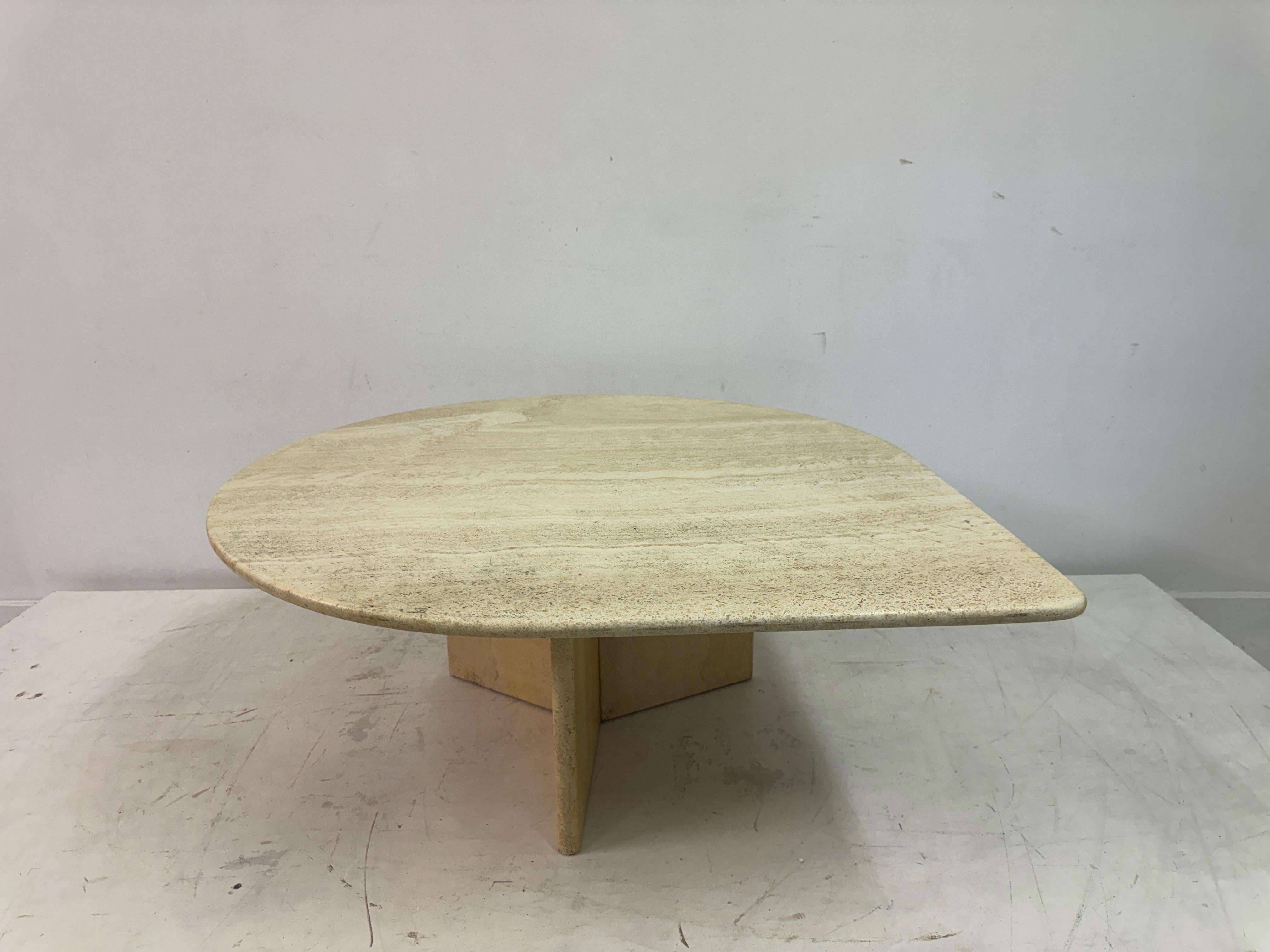Table basse en travertin vintage des années 1980 en forme de larmes en vente 5