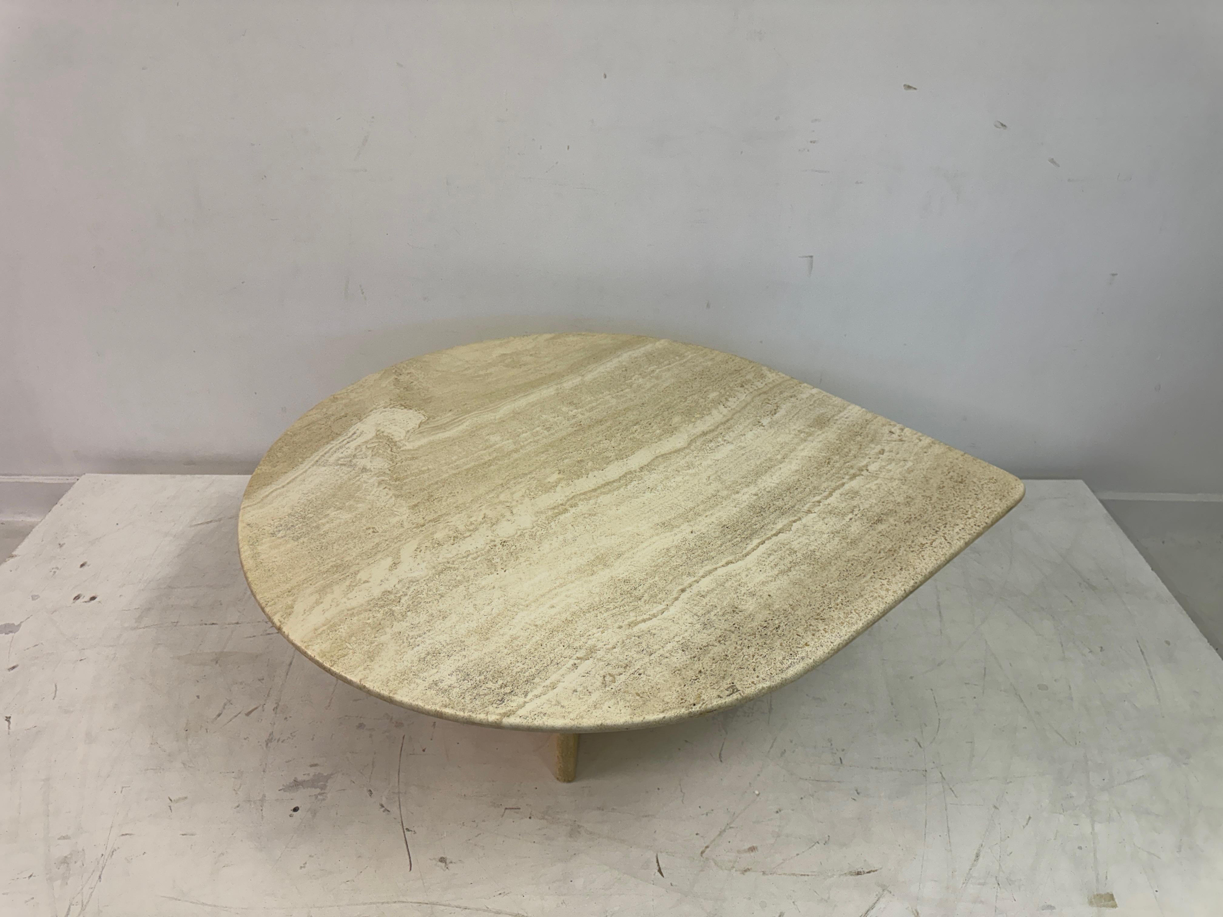Table basse en travertin vintage des années 1980 en forme de larmes en vente 6