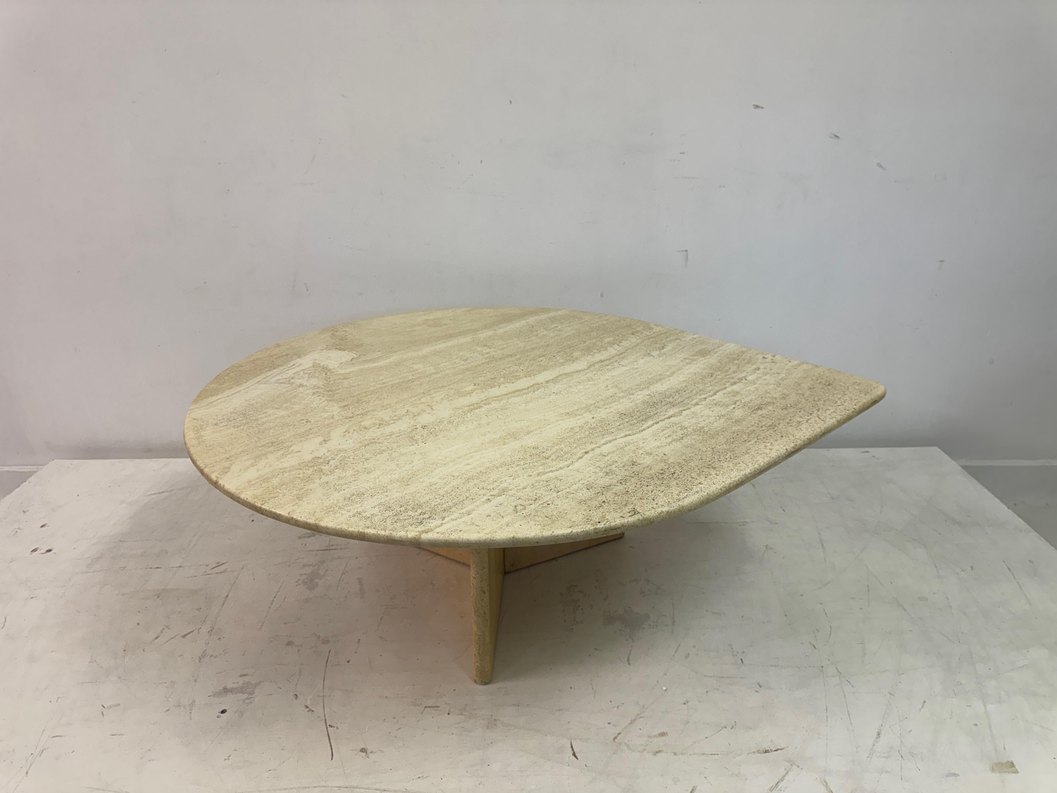 Table basse en travertin vintage des années 1980 en forme de larmes en vente 7