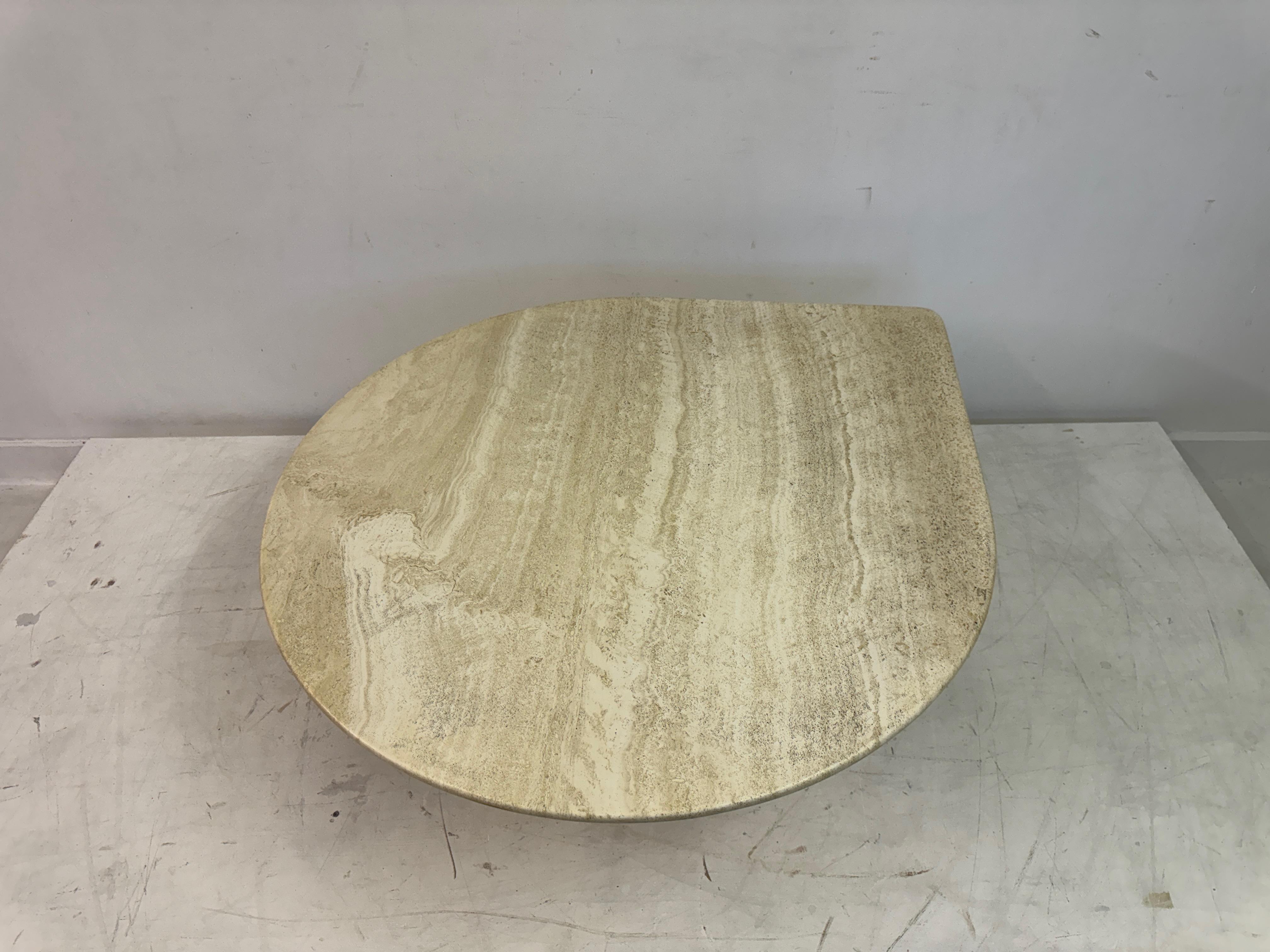 Table basse en travertin vintage des années 1980 en forme de larmes en vente 9