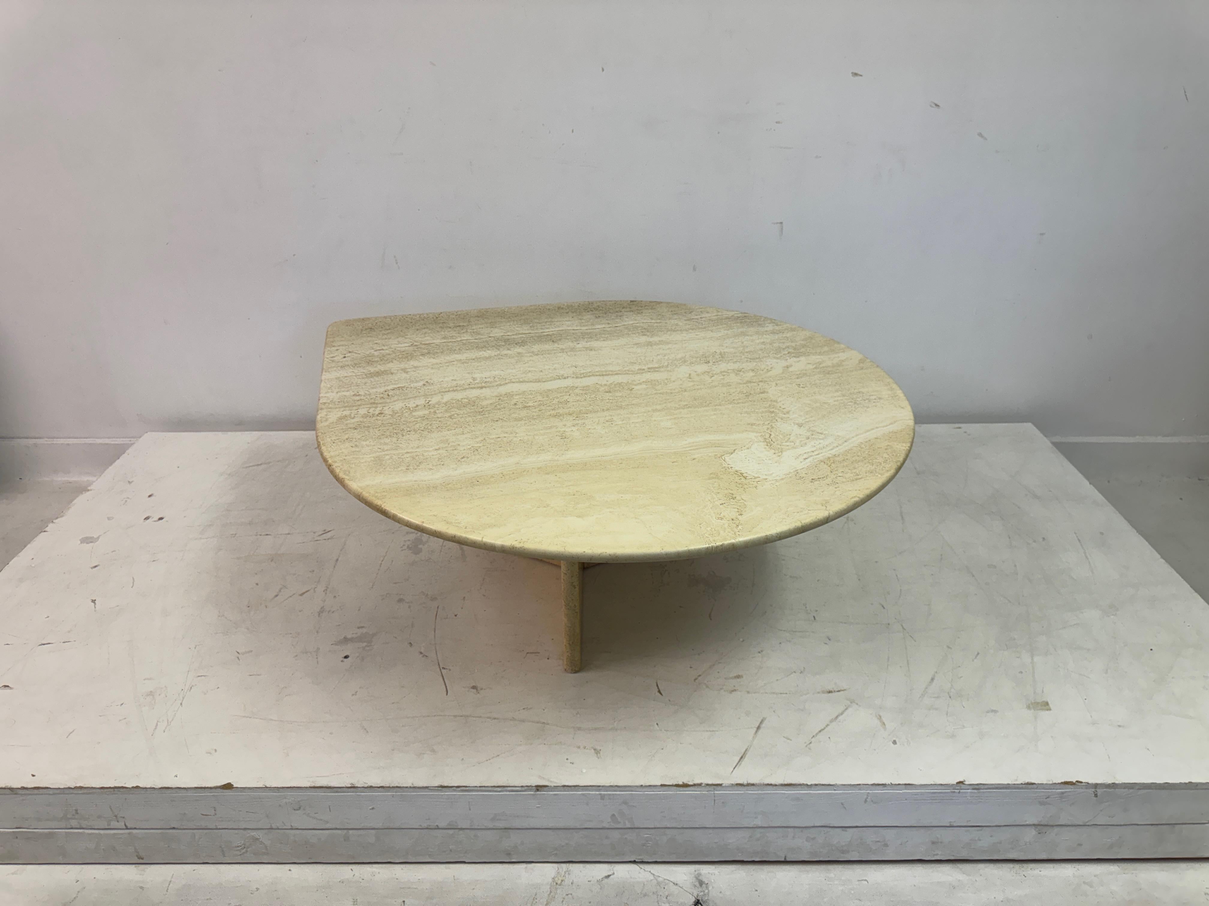 Table basse en travertin vintage des années 1980 en forme de larmes en vente 13