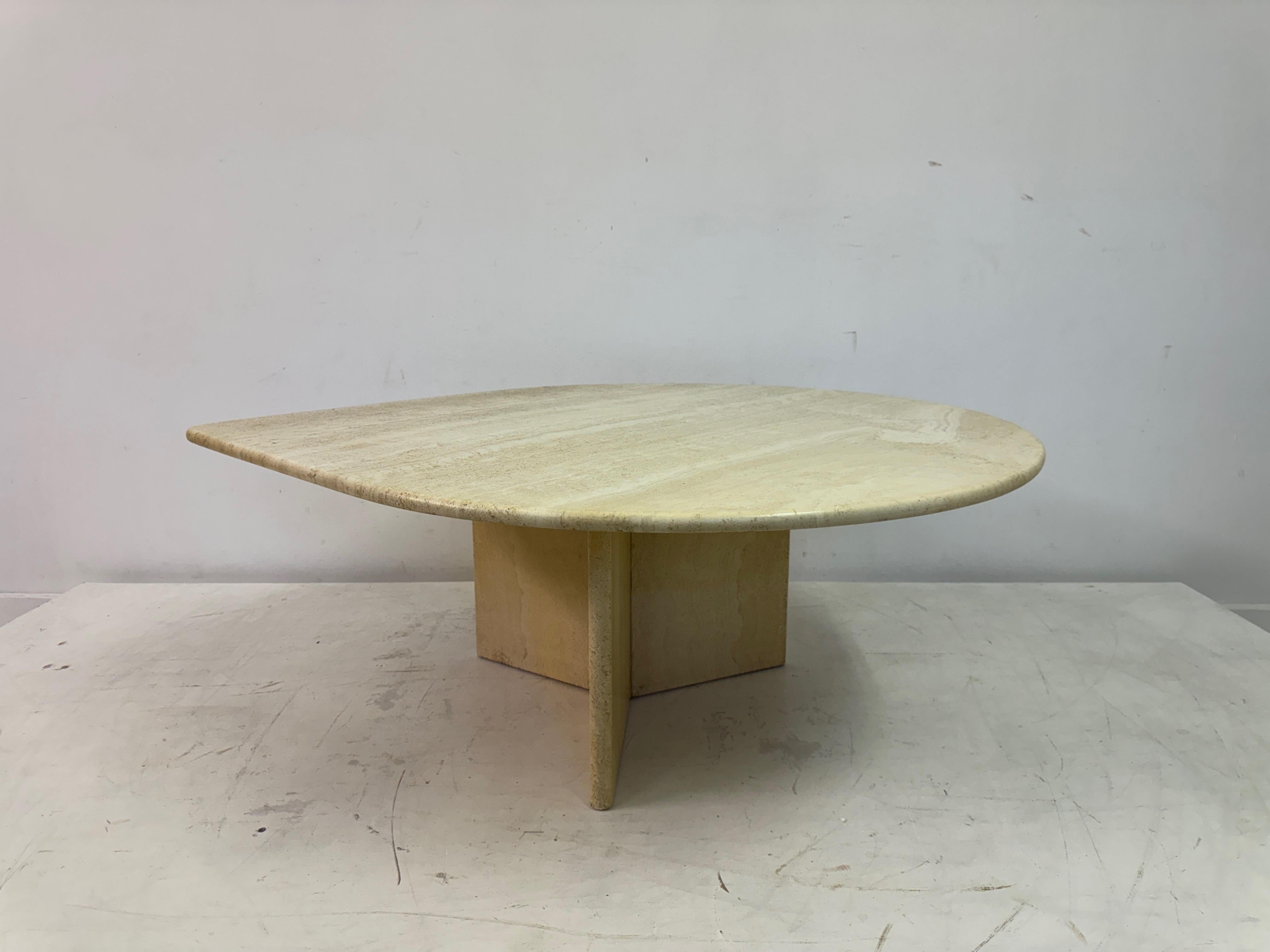 Table basse en travertin vintage des années 1980 en forme de larmes Bon état - En vente à London, London