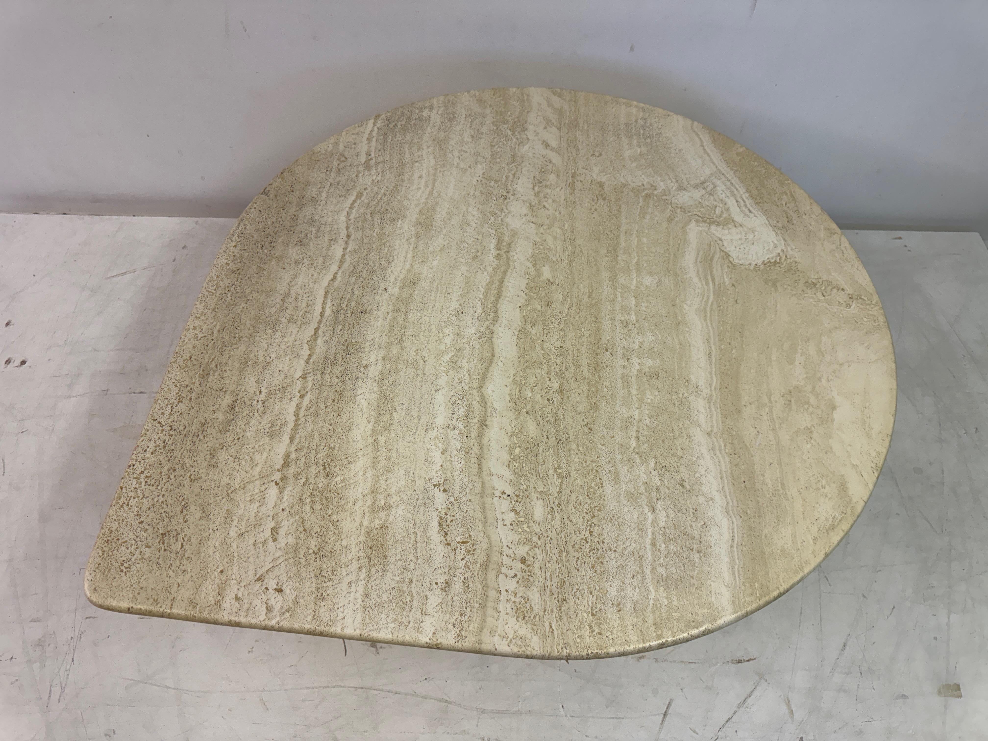 Travertin Table basse en travertin vintage des années 1980 en forme de larmes en vente