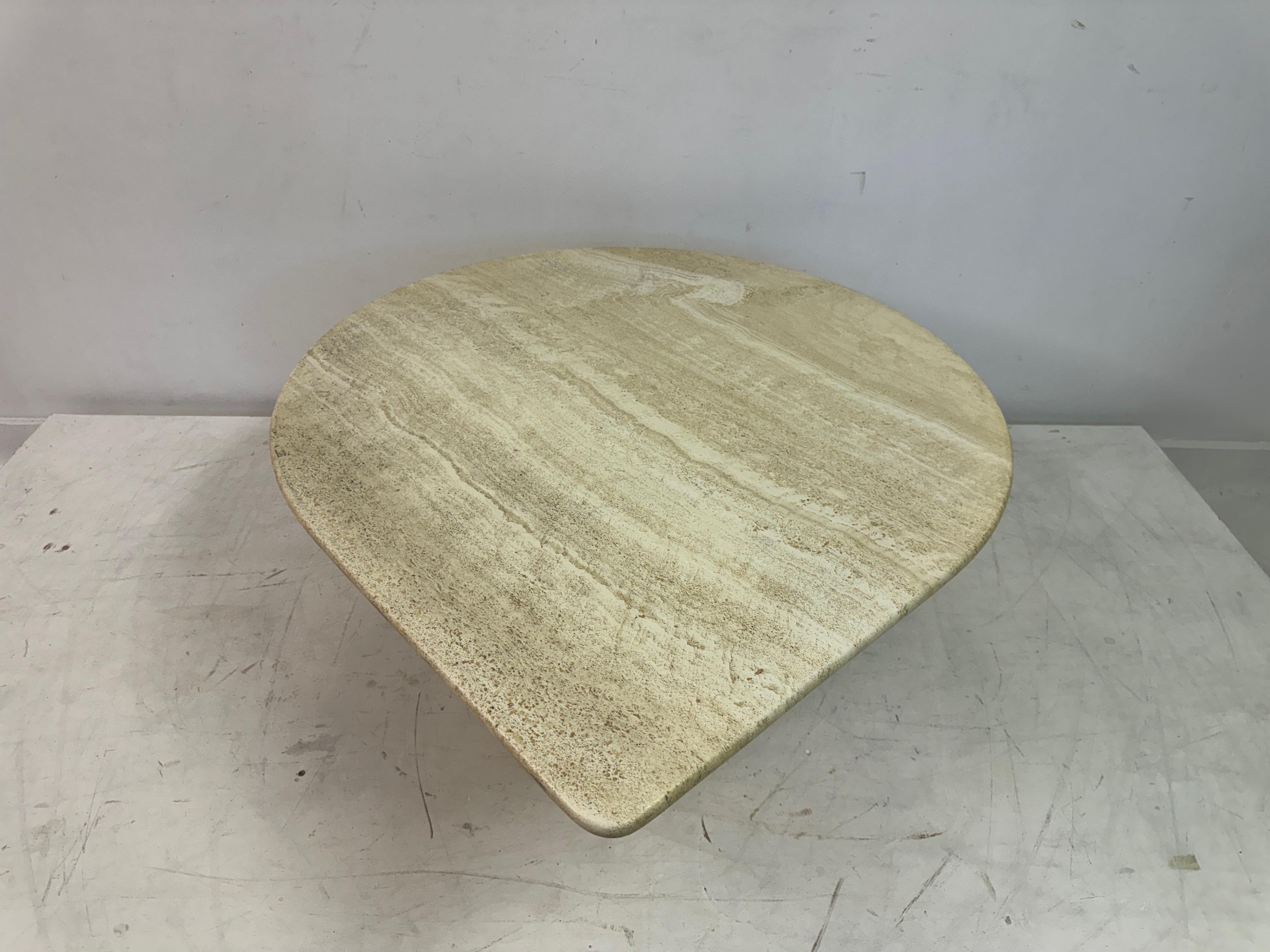 Table basse en travertin vintage des années 1980 en forme de larmes en vente 1
