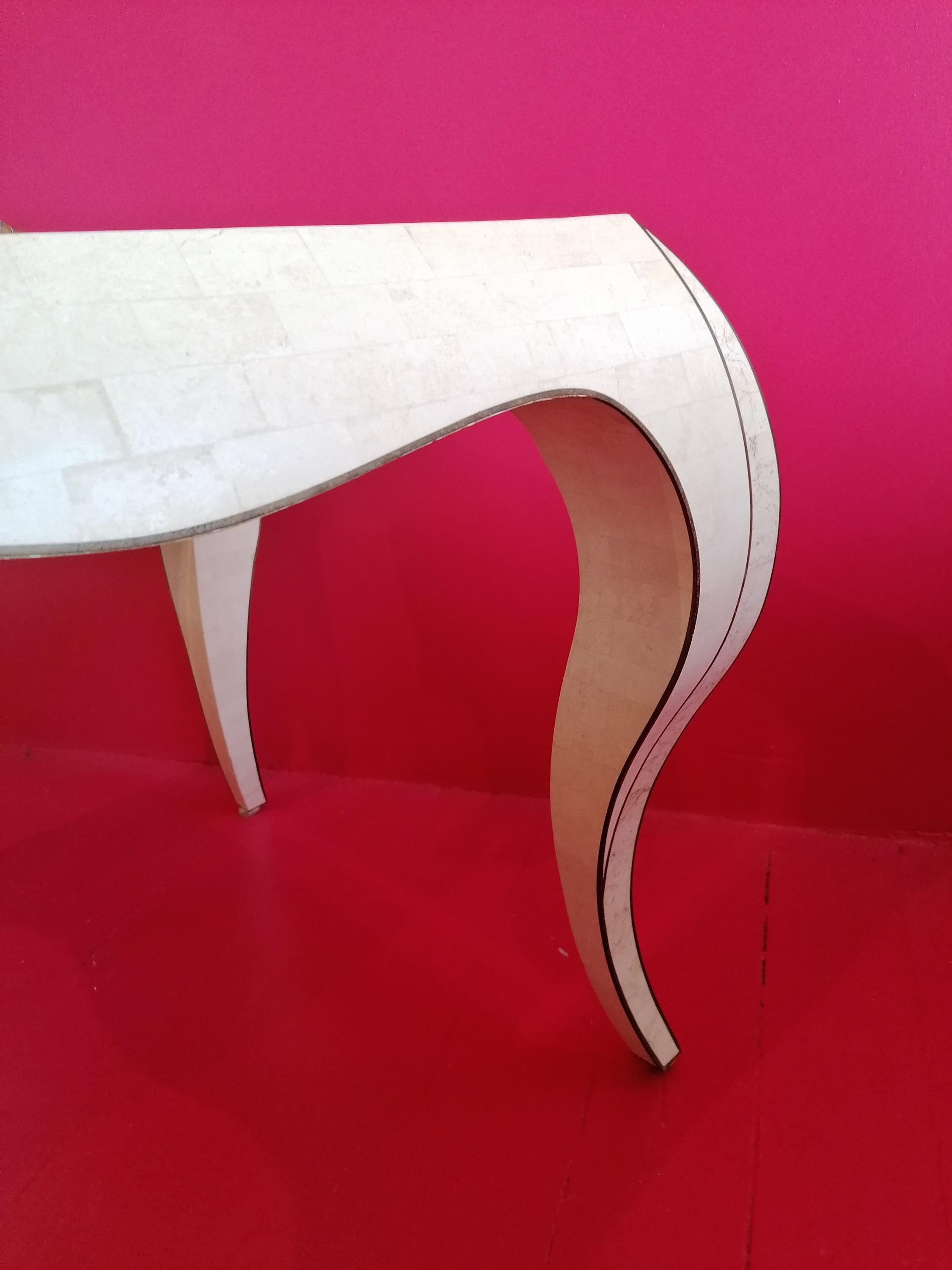 Laiton Table d'appoint vintage des années 1980 en pierre tessellée et laiton, style Maitland Smith en vente