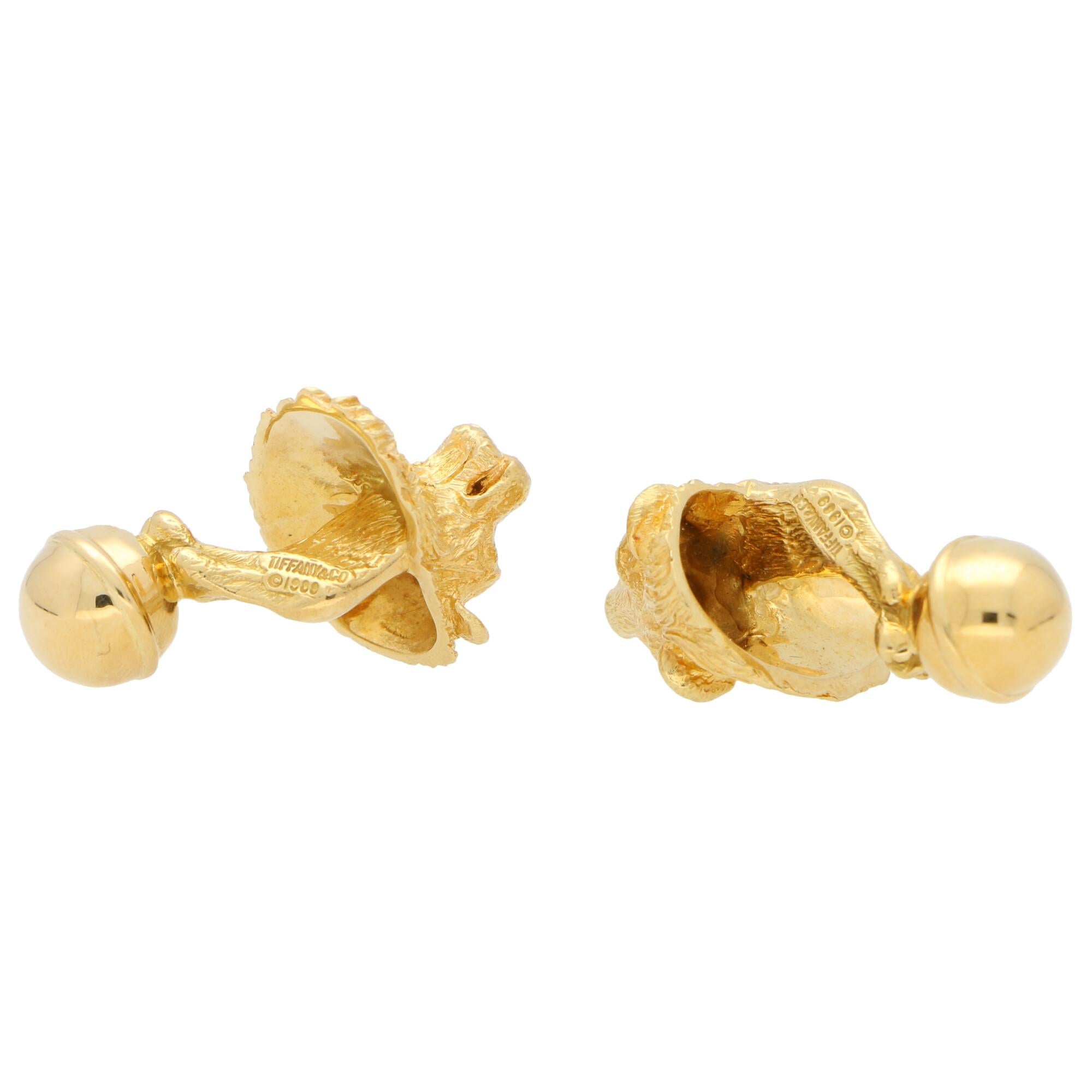 Retro Vintage 1980's Tiffany & Co. Emerald Lion Head Cufflinks Set in 18k Yellow Gold For Sale