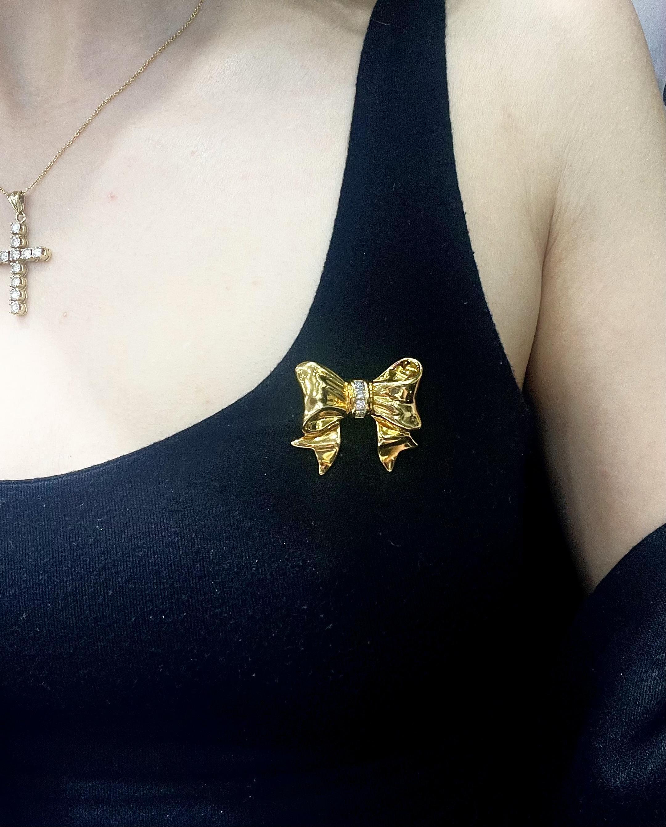 Vintage 1980er Jahre Tiffany & Co. Goldschleifenbrosche aus Gold mit Diamanten Damen im Angebot