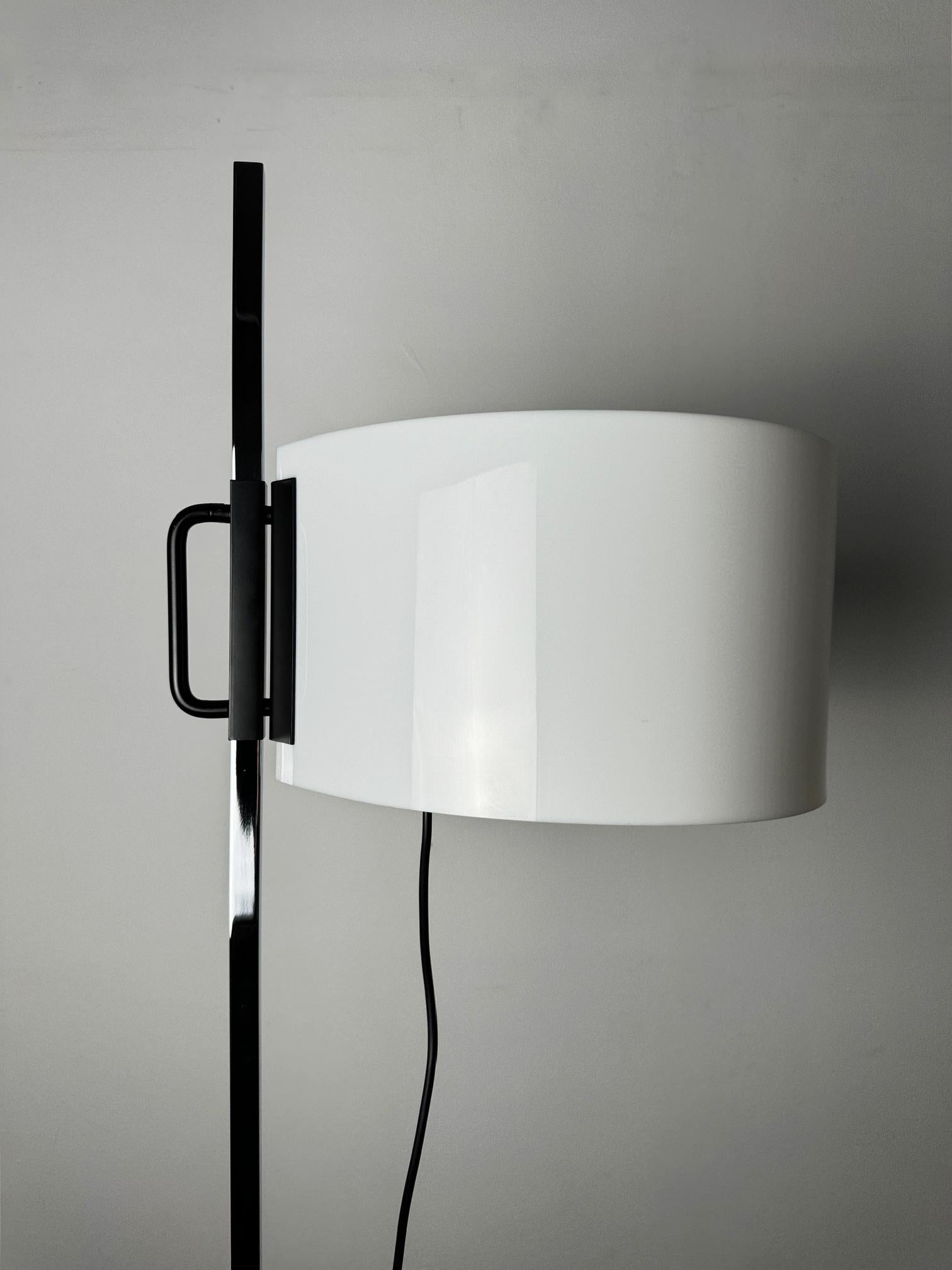 Lámpara de pie TMC vintage de los años 80 reedición de Miguel Milá para Barcelona Design (BD) 4