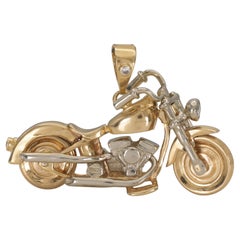 Pendentif moto en or bicolore des années 1980