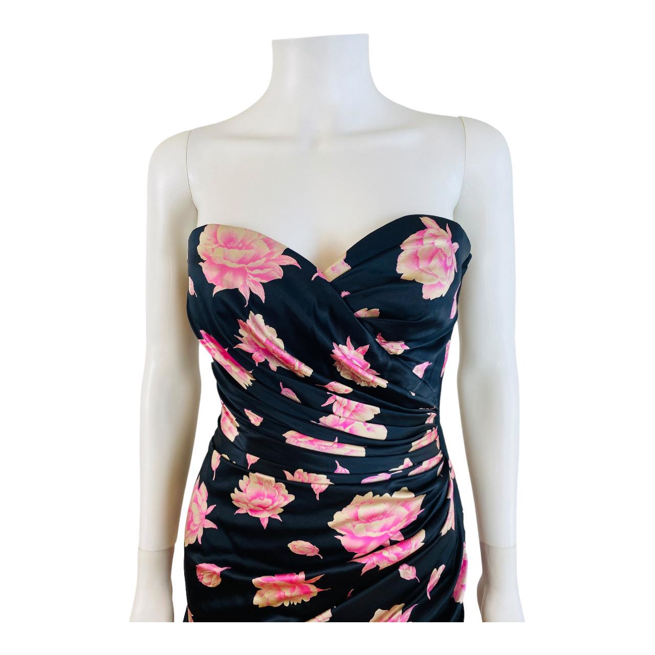 Vintage 1980er Ungaro Schwarzes Minikleid aus Seide mit Rüschen aus rosa Blumen und Rosen Damen im Angebot
