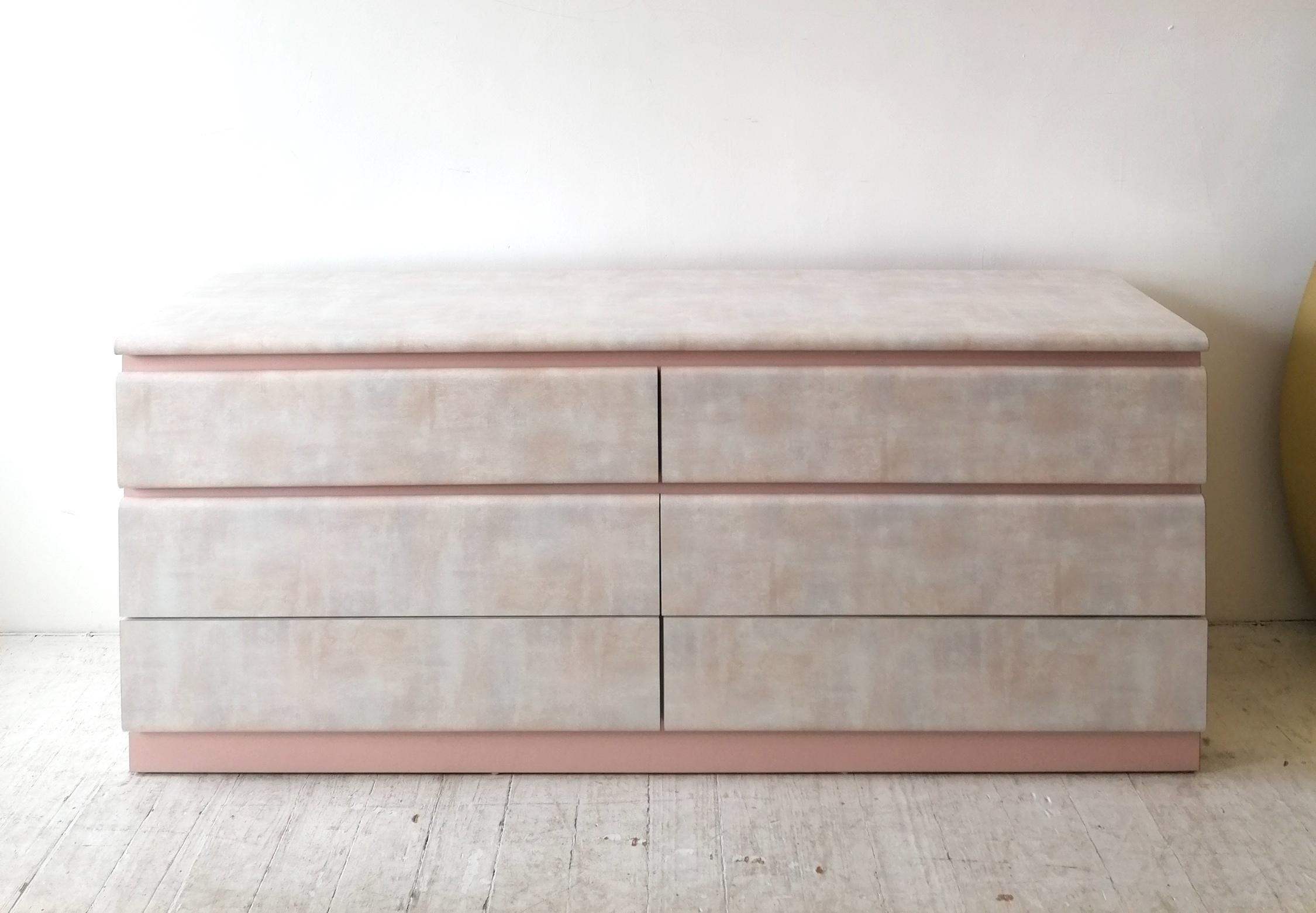 1980s American postmodern watercolour pastel & pink lacquer laminate sideboard with six large drawers. Really nice quality: Smoothly running wood-lined drawers. In great overall condition.

Dimensions : Width 174cm, depth 48cm, height 74cm.