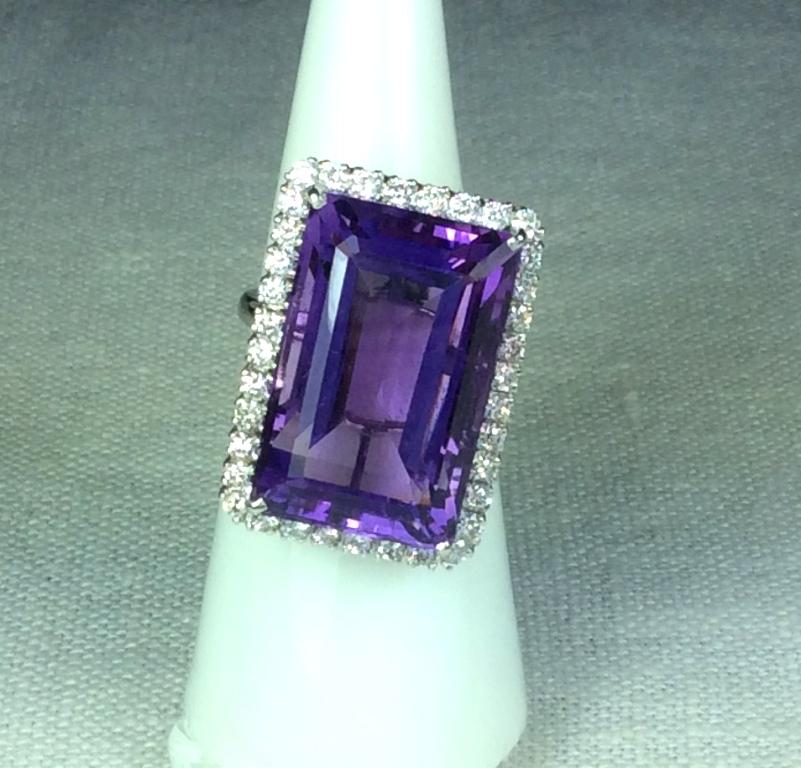 Emerald Cut Vintage 1980s White Gold and 0.80 Carat Diamonds Amethyst Cocktail Ring For Sale