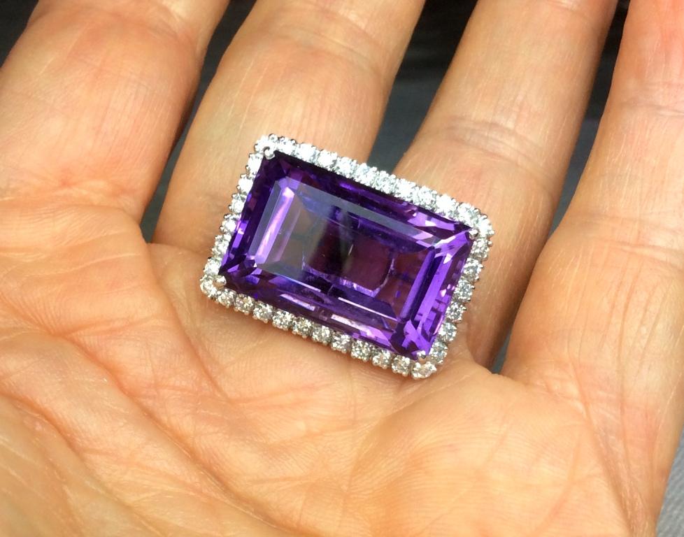 Vintage 1980s White Gold and 0.80 Carat Diamonds Amethyst Cocktail Ring In Excellent Condition For Sale In London, GB