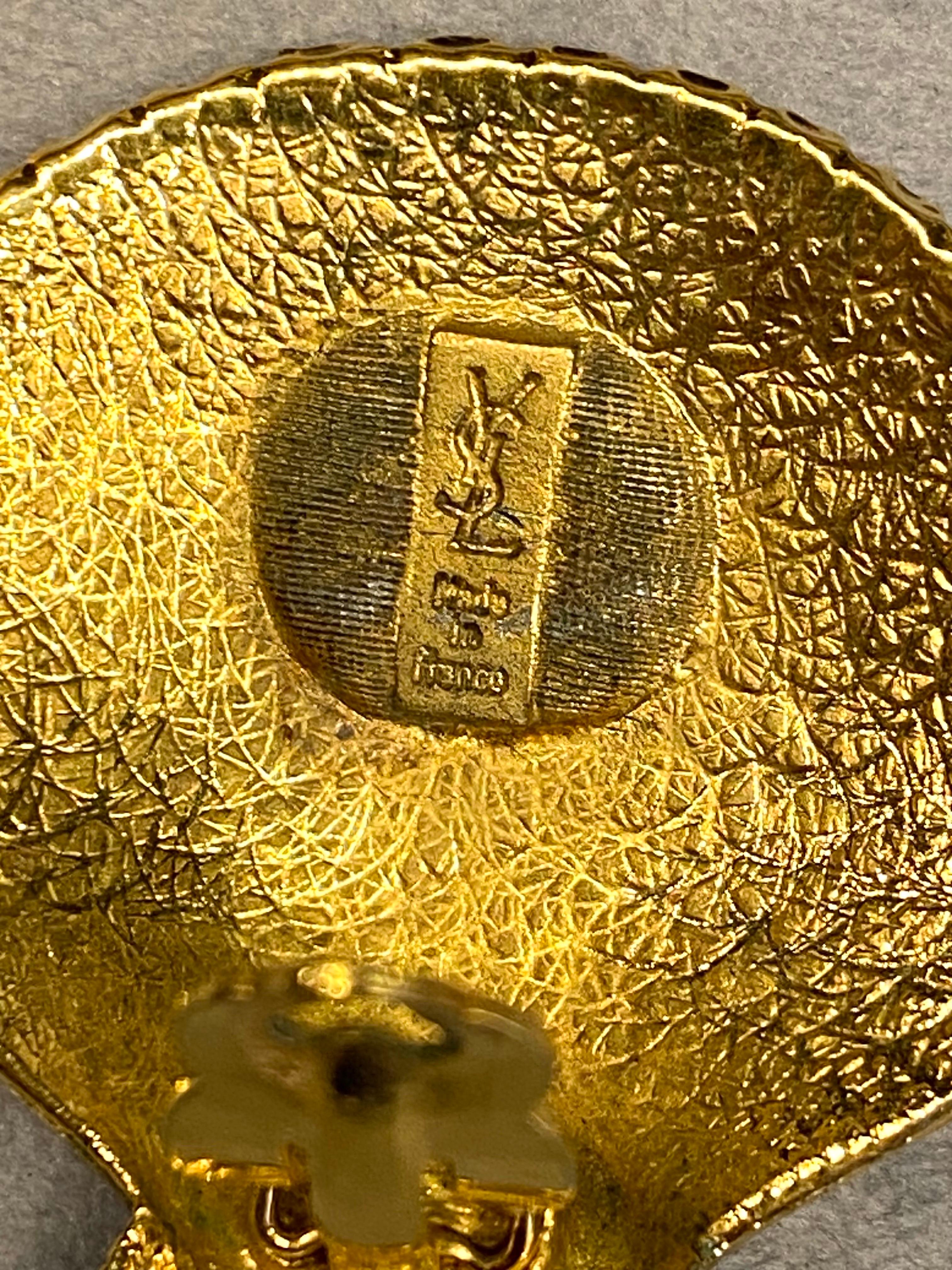 Vintage 1980s Yves Saint Laurent, YSL Große Muschel-Ohrringe im Angebot 8