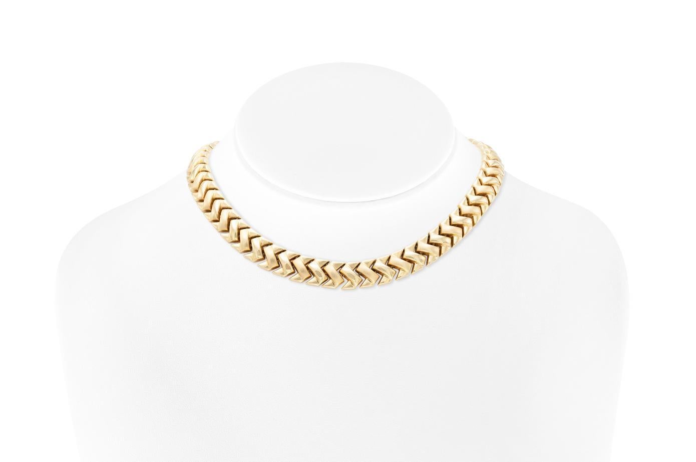 Finemente realizzato in oro giallo 14k.
Circa anni '80
Prodotto in Italia
16 1/4 x 1/2 di pollice
