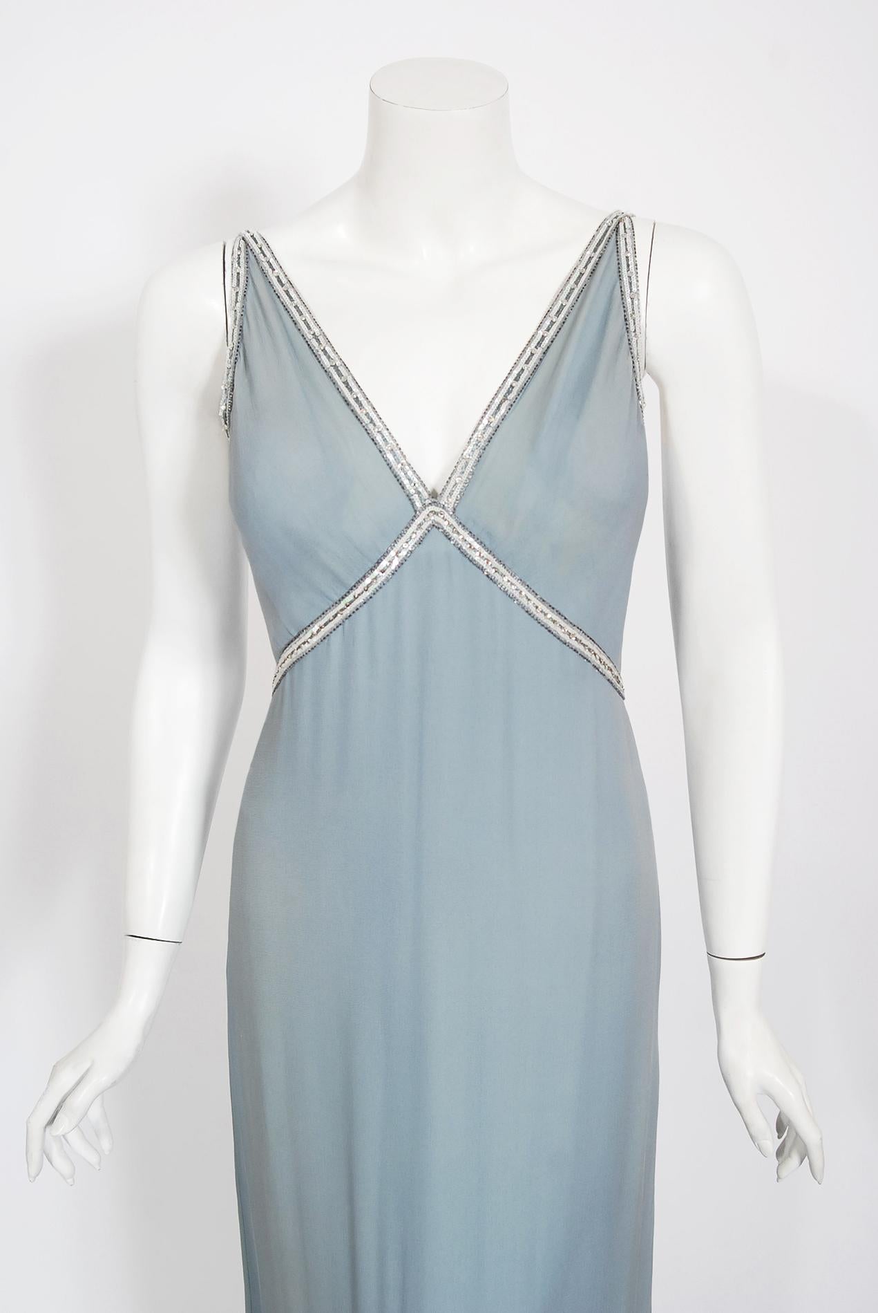 Vintage 1981 Chanel Haute Couture Hellblau Floral Perlen Chiffon Kleid & Cape 4