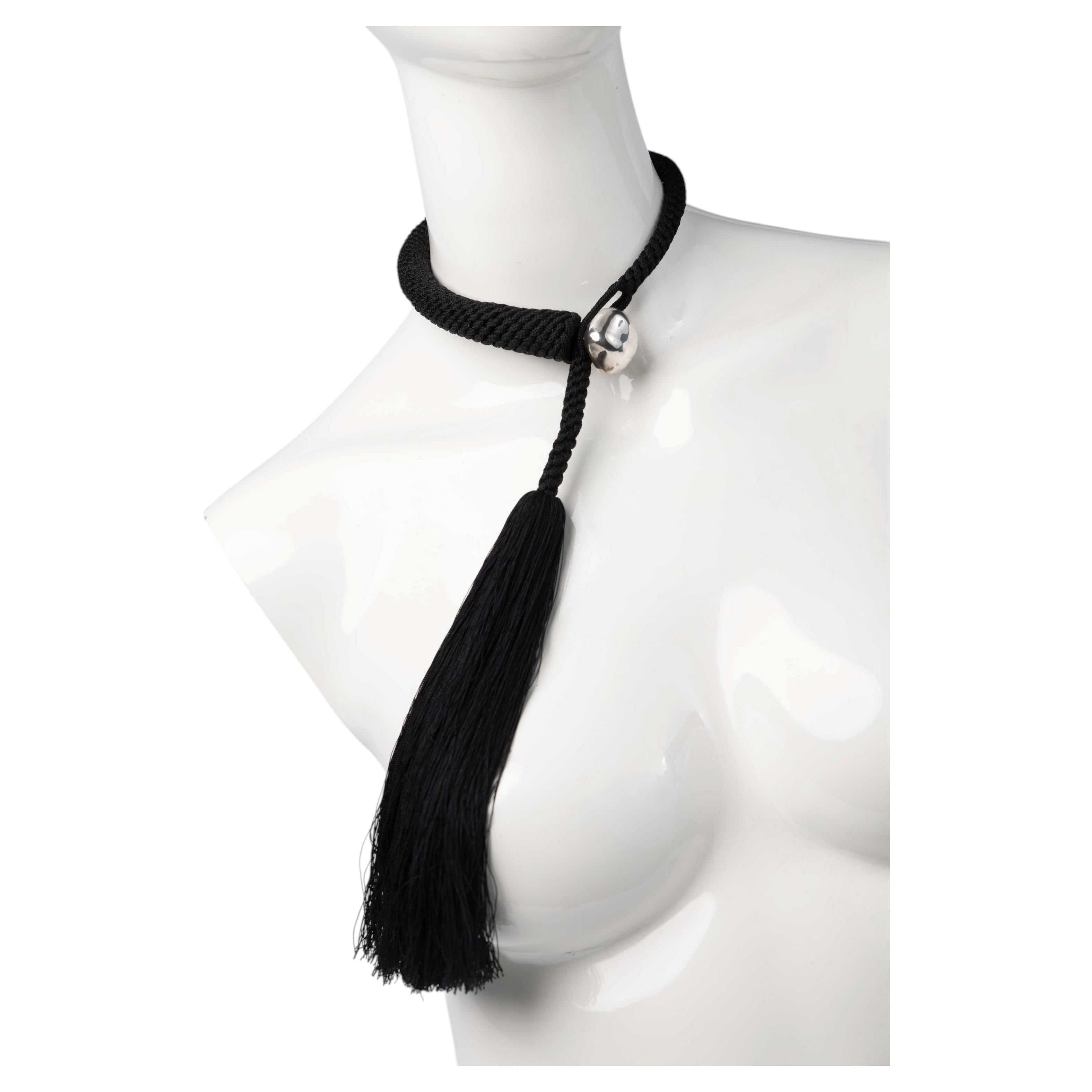 Vintage Elsa Peretti for Tiffany & Co 1981 Collier en soie noire avec pompons et argent