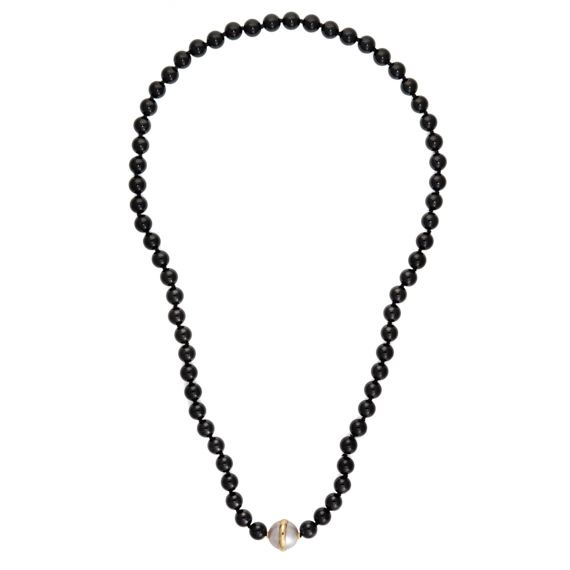 Stylish and finely detailed vintage Tiffany & Co onyx & pearl necklace, crafted in 18k yellow gold (circa 1981).  

Onyx beads are uniform in size and measure 12mm each. The stones are in very good condition and free of cracks or chips. One large