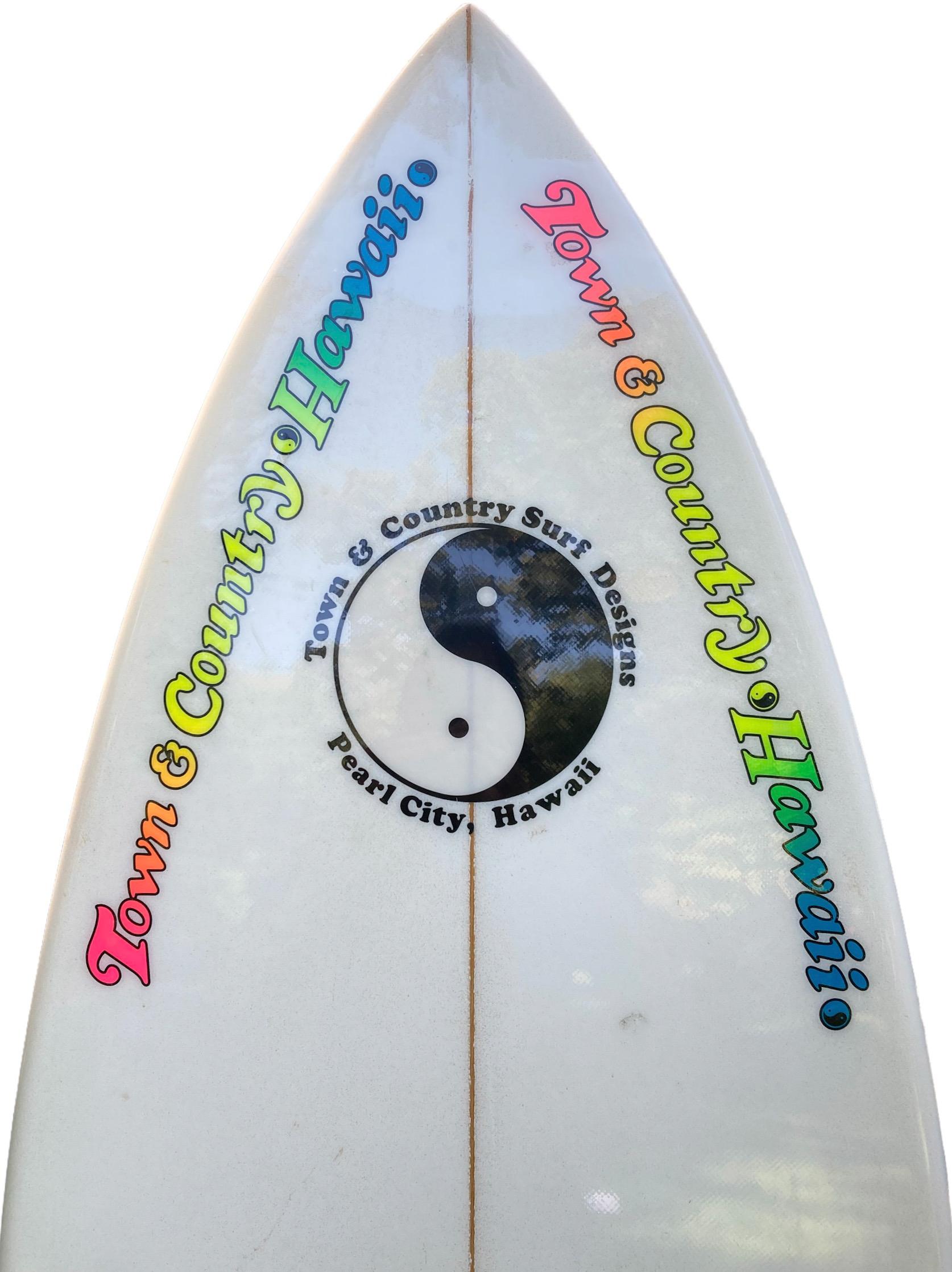 Vintage 1981 Town & Country Surfboard Shaped by Glenn Minami In Good Condition In Haleiwa, HI